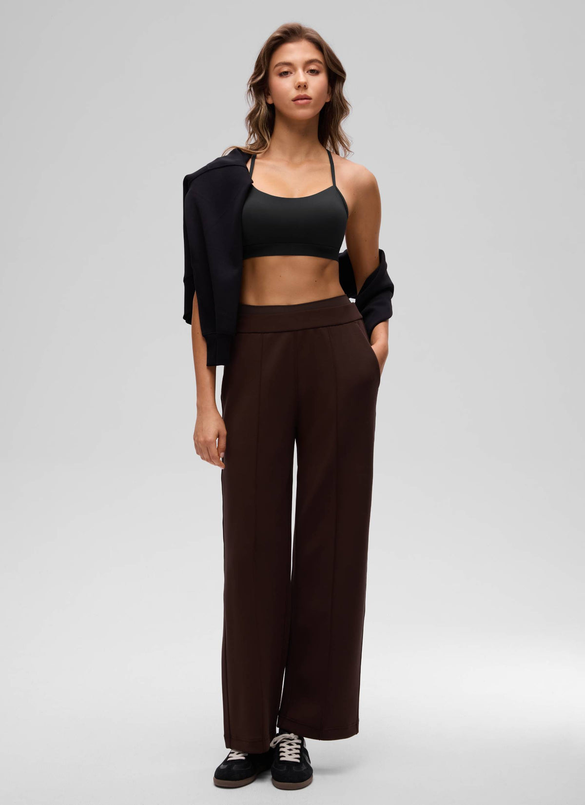 CRZ YOGA Butterluxe Sujetador Deportivo con Espalda en Y para Mujer Negro @model_info:Kriss