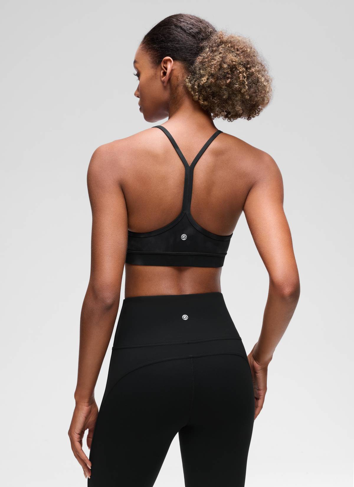 CRZ YOGA Butterluxe Sujetador Deportivo con Espalda en Y para Mujer Flores De Tinte Negro