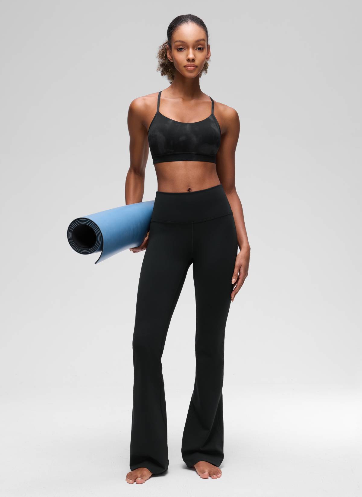 CRZ YOGA Butterluxe Sujetador Deportivo con Espalda en Y para Mujer Flores De Tinte Negro