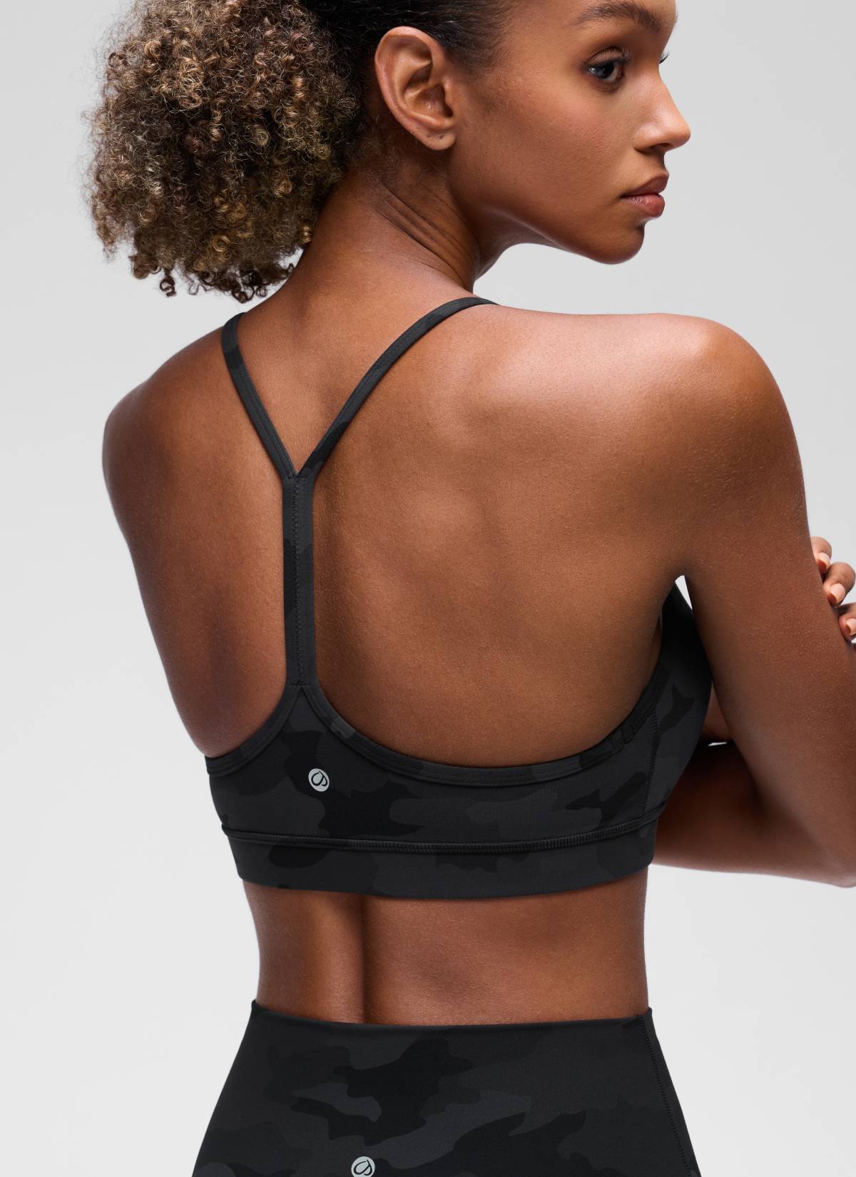 CRZ YOGA Butterluxe Sujetador Deportivo con Espalda en Y para Mujer Gris oscuro Camuflaje 2