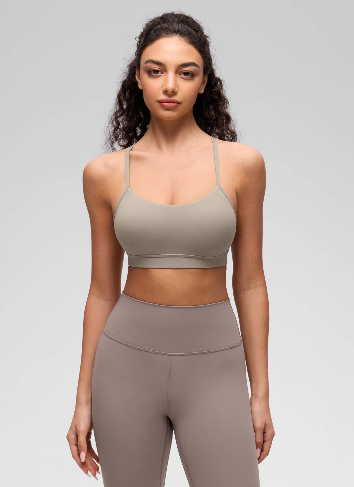 CRZ YOGA Butterluxe Sujetador Deportivo con Espalda en Y para Mujer Gris Ceniza Cálido @model_info:Anano