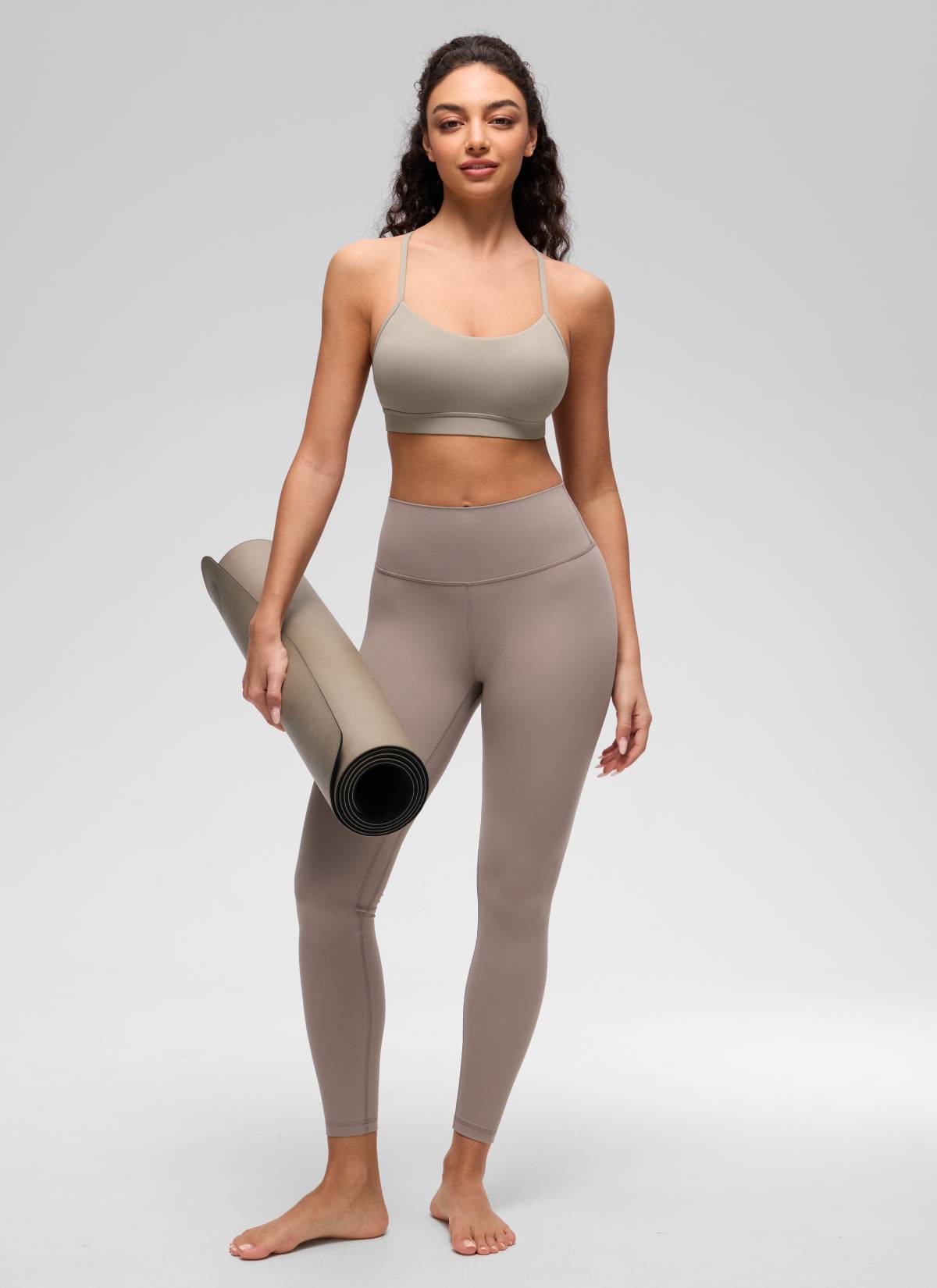CRZ YOGA Butterluxe Sujetador Deportivo con Espalda en Y para Mujer Gris Ceniza Cálido @model_info:Anano