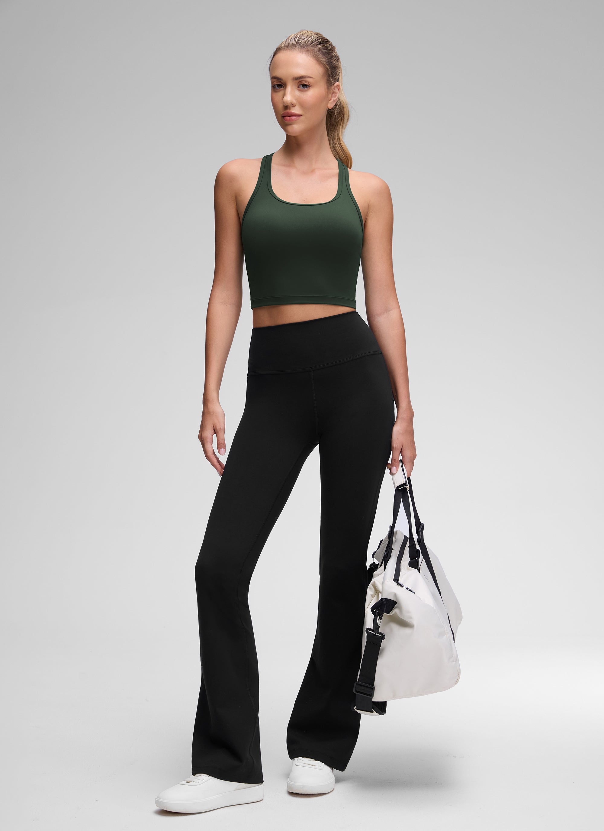 CRZ YOGA Sujetador con Escote Redondo y Espalda en Y para Mujer Leyenda Verde @model_info:Anna