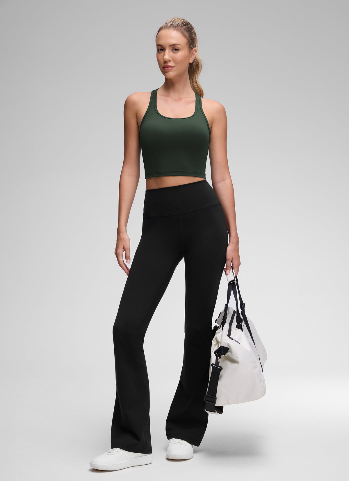 CRZ YOGA Sujetador con Escote Redondo y Espalda en Y para Mujer Leyenda Verde @model_info:Anna