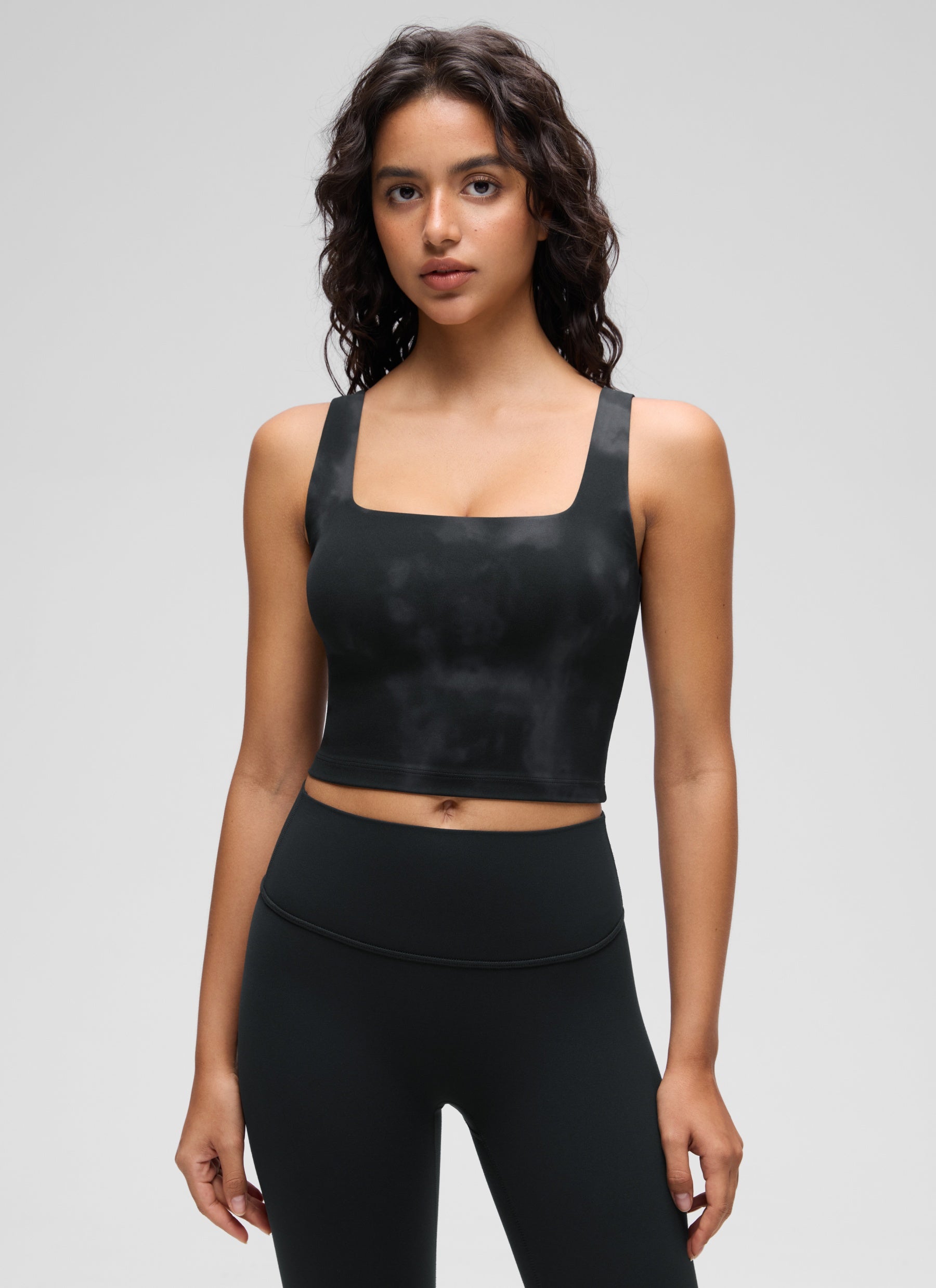 CRZ YOGA Butterluxe Sujetador de Yoga con Escote Cuadrado para Mujer Flores De Tinte Negro