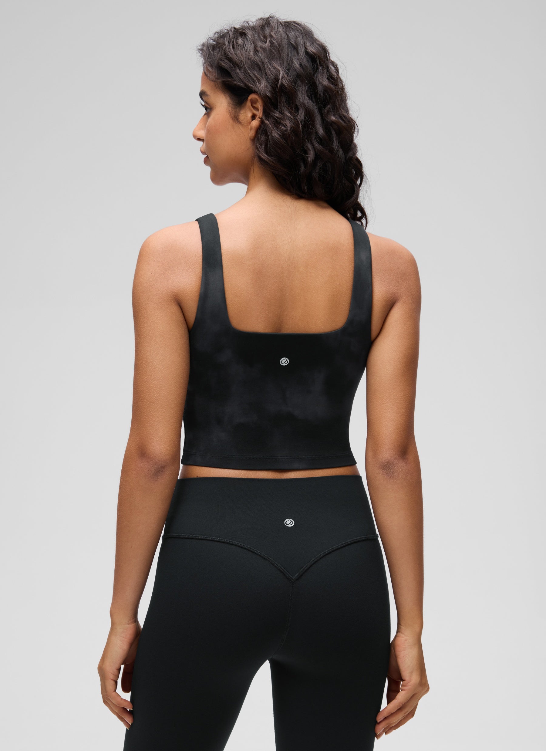 CRZ YOGA Butterluxe Sujetador de Yoga con Escote Cuadrado para Mujer Flores De Tinte Negro