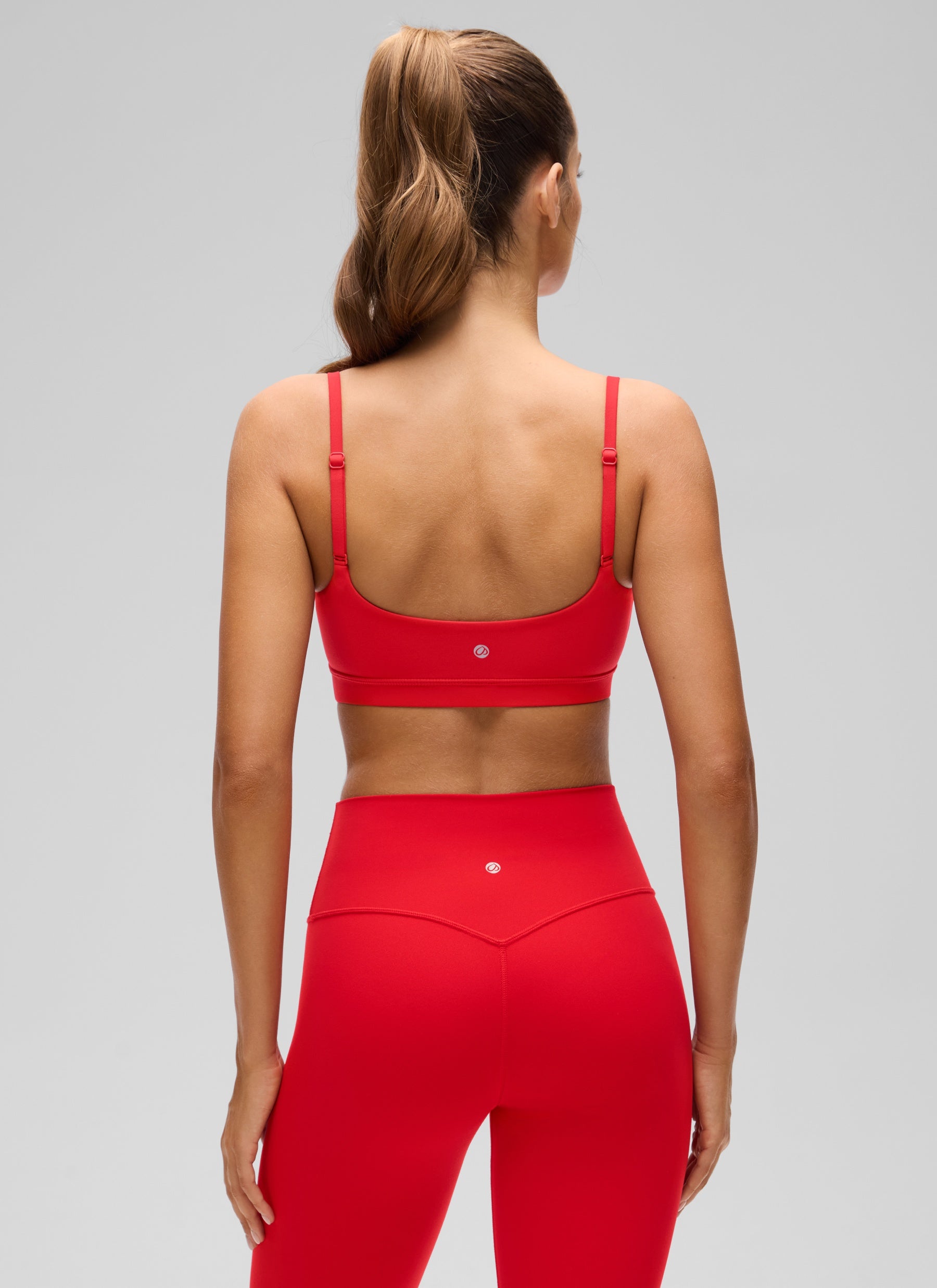 CRZ YOGA Butterluxe Sujetador con Tirantes Spaguetti Ajustables Rojo Profundo