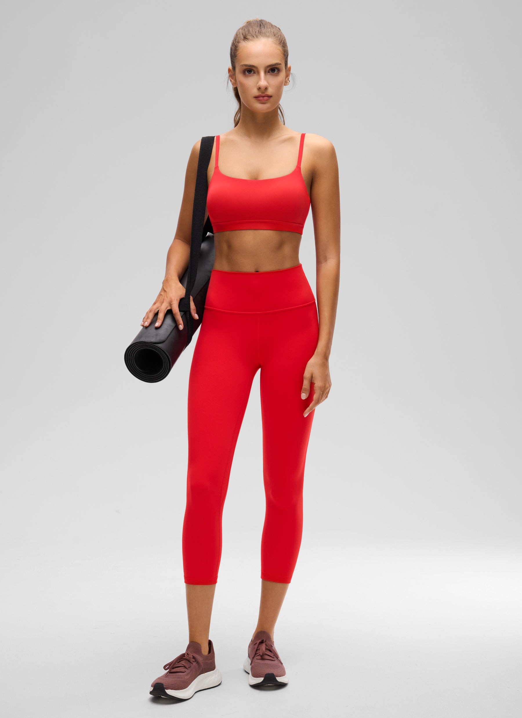 CRZ YOGA Butterluxe Sujetador con Tirantes Spaguetti Ajustables Rojo Profundo