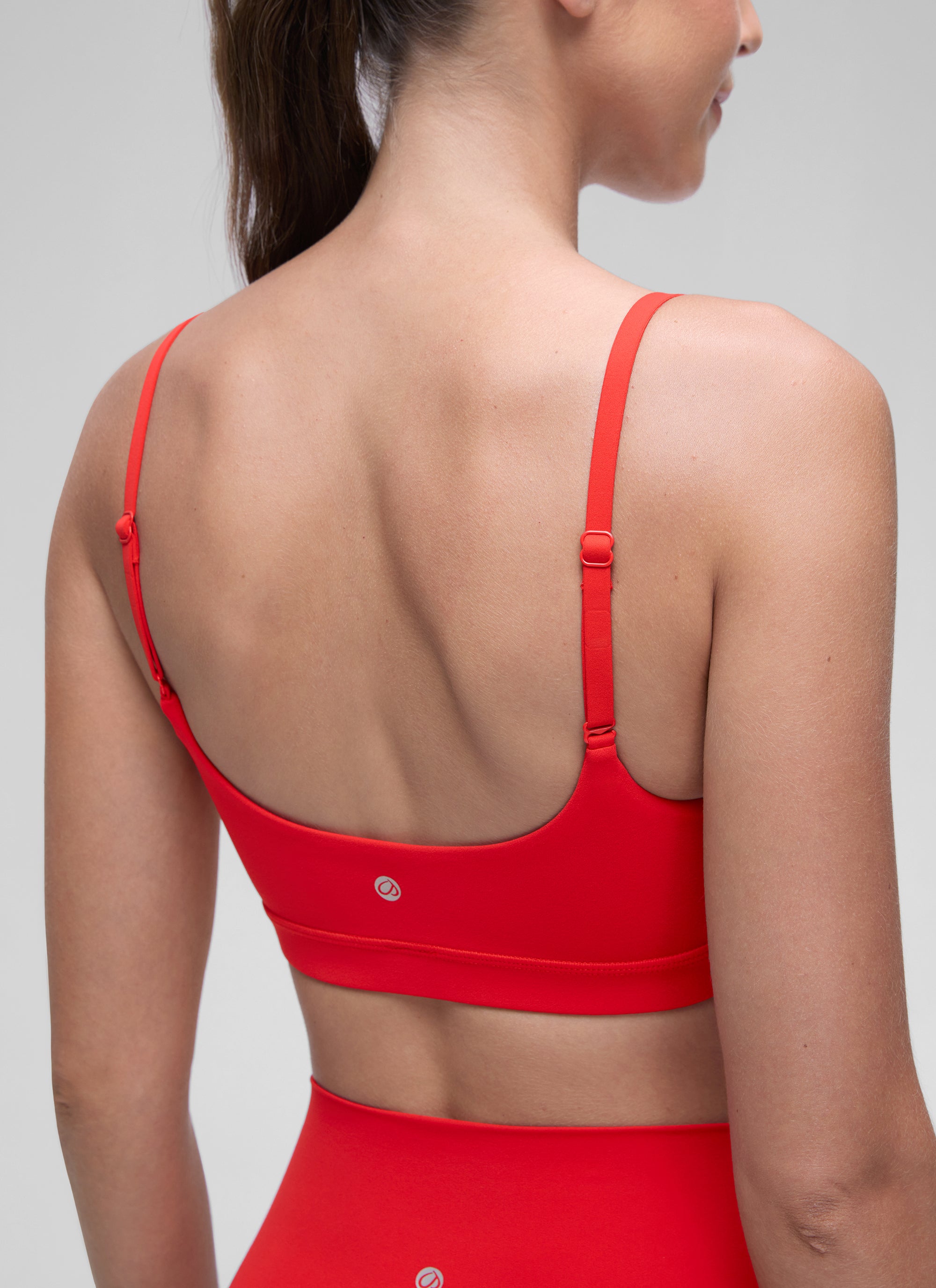 CRZ YOGA Butterluxe Sujetador con Tirantes Spaguetti Ajustables Rojo Profundo