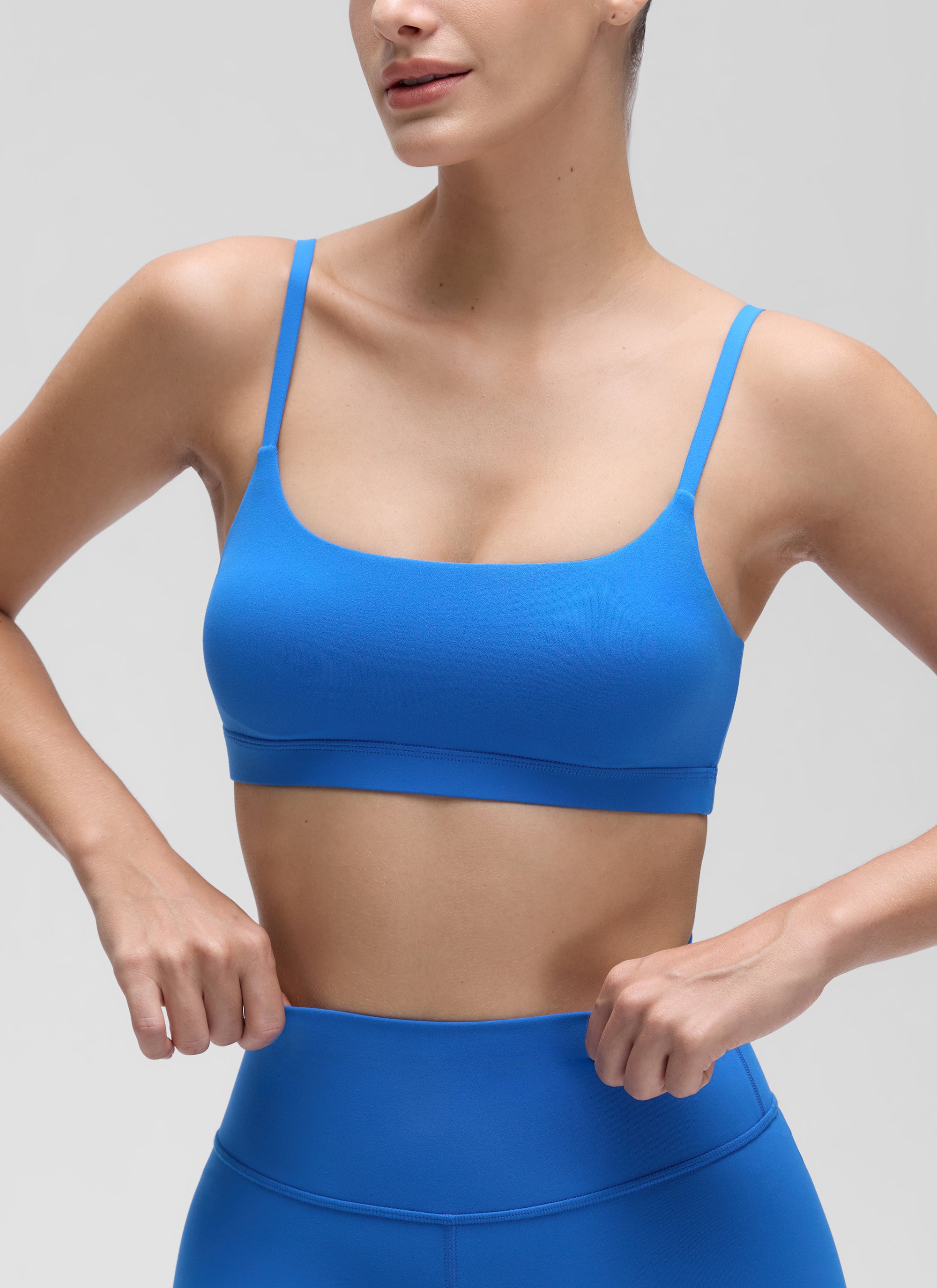 CRZ YOGA Butterluxe Sujetador con Tirantes Spaguetti Ajustables Azul Destello