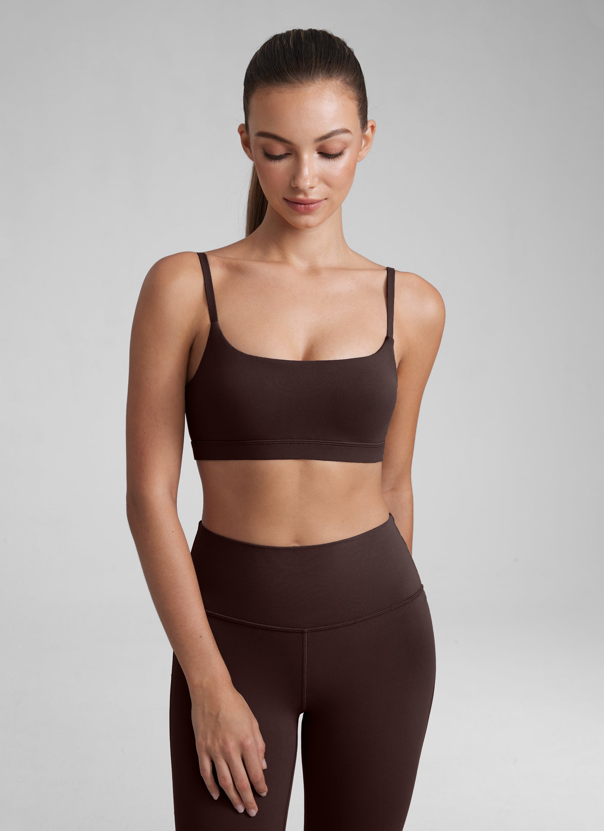 CRZ YOGA Butterluxe Sujetador con Tirantes Spaguetti Ajustables Marrón Fudge Caliente