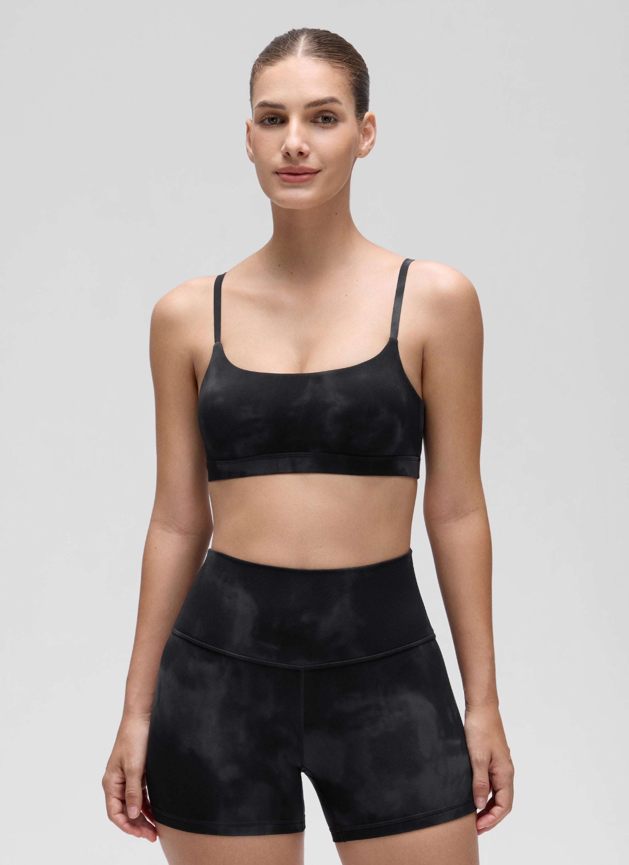 CRZ YOGA Butterluxe Sujetador con Tirantes Spaguetti Ajustables Flores De Tinte Negro