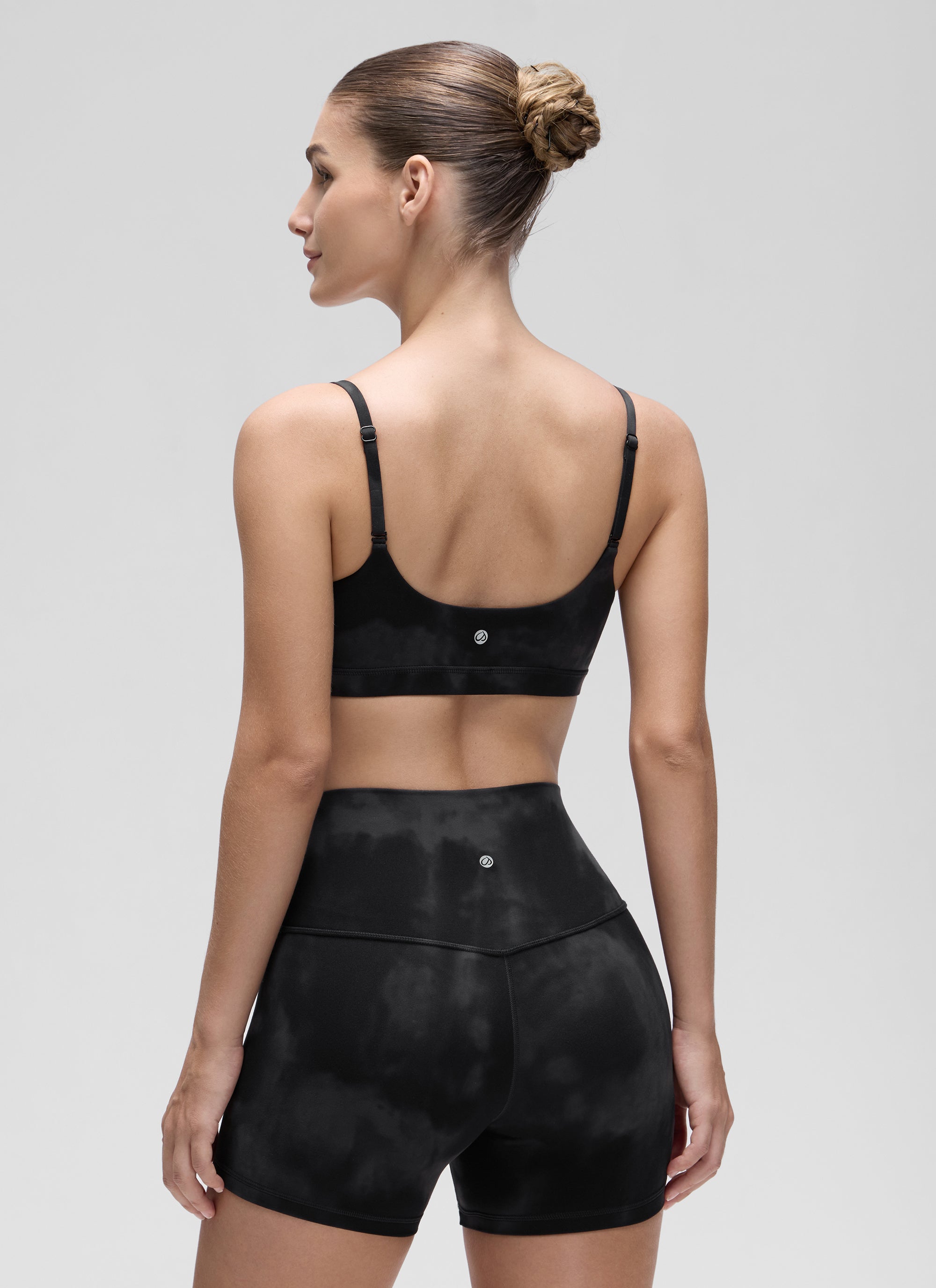 CRZ YOGA Butterluxe Sujetador con Tirantes Spaguetti Ajustables Flores De Tinte Negro