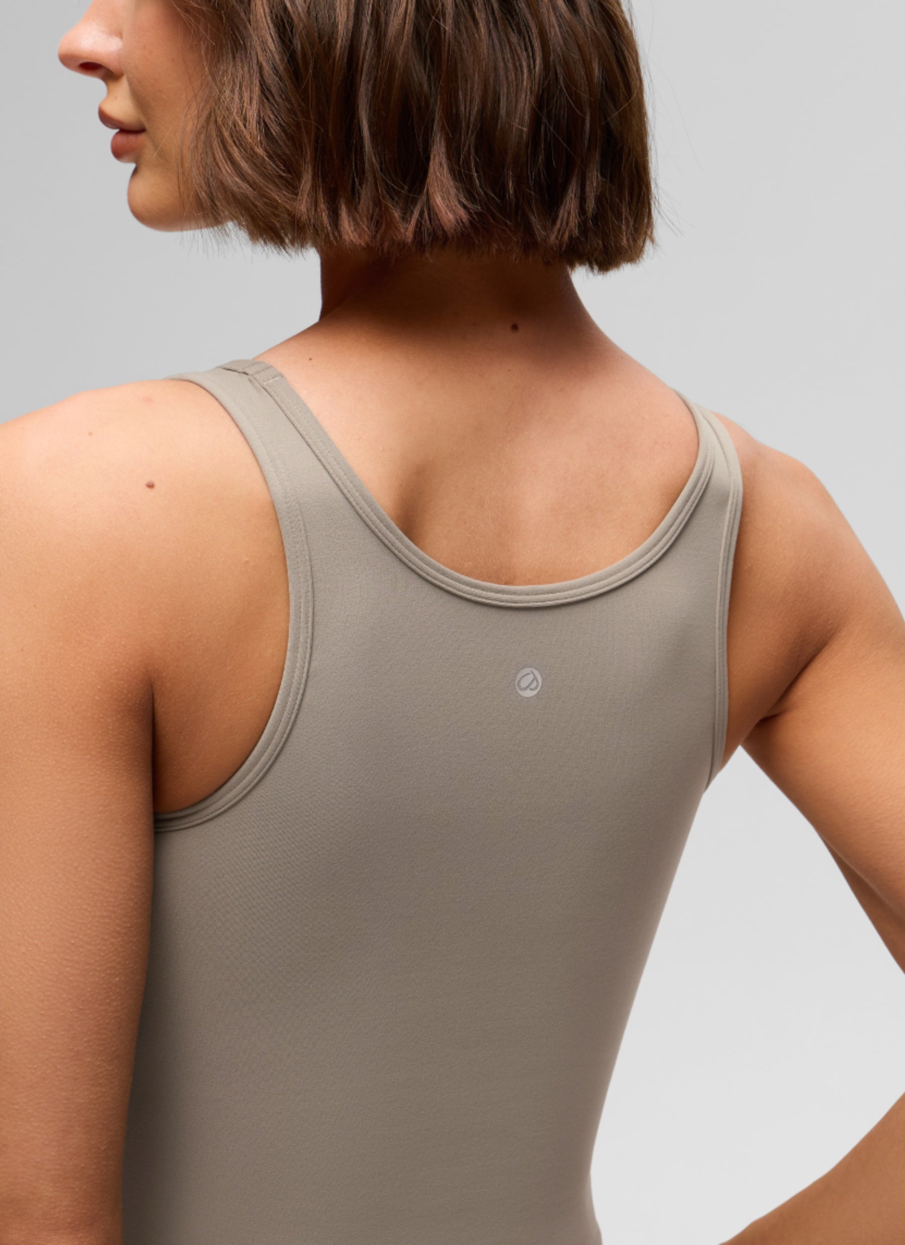 CRZ YOGA Butterluxe Tank de Corte Ajustado con Racerback para Mujer Gris Ceniza Cálido