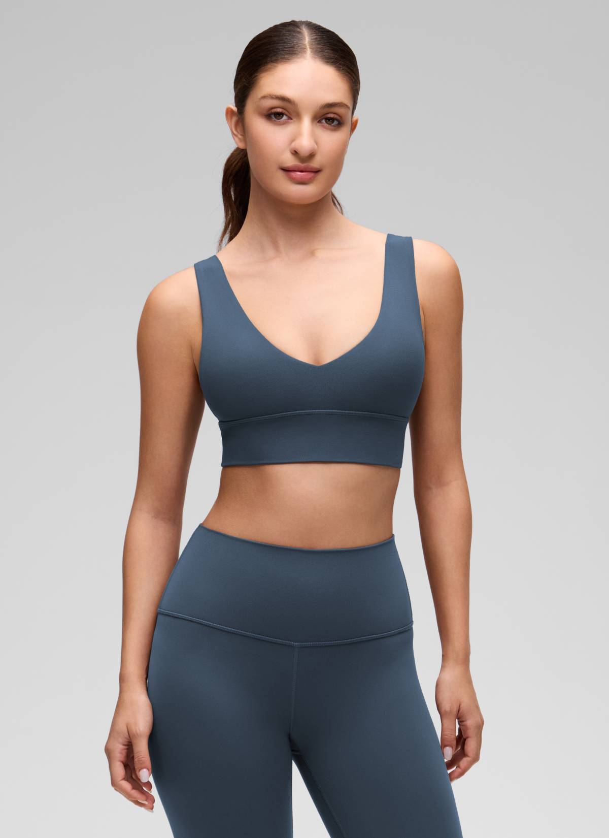 CRZ YOGA Butterluxe Sujetador Deportivo Largo con Cuello en V Profundo Stelindigo