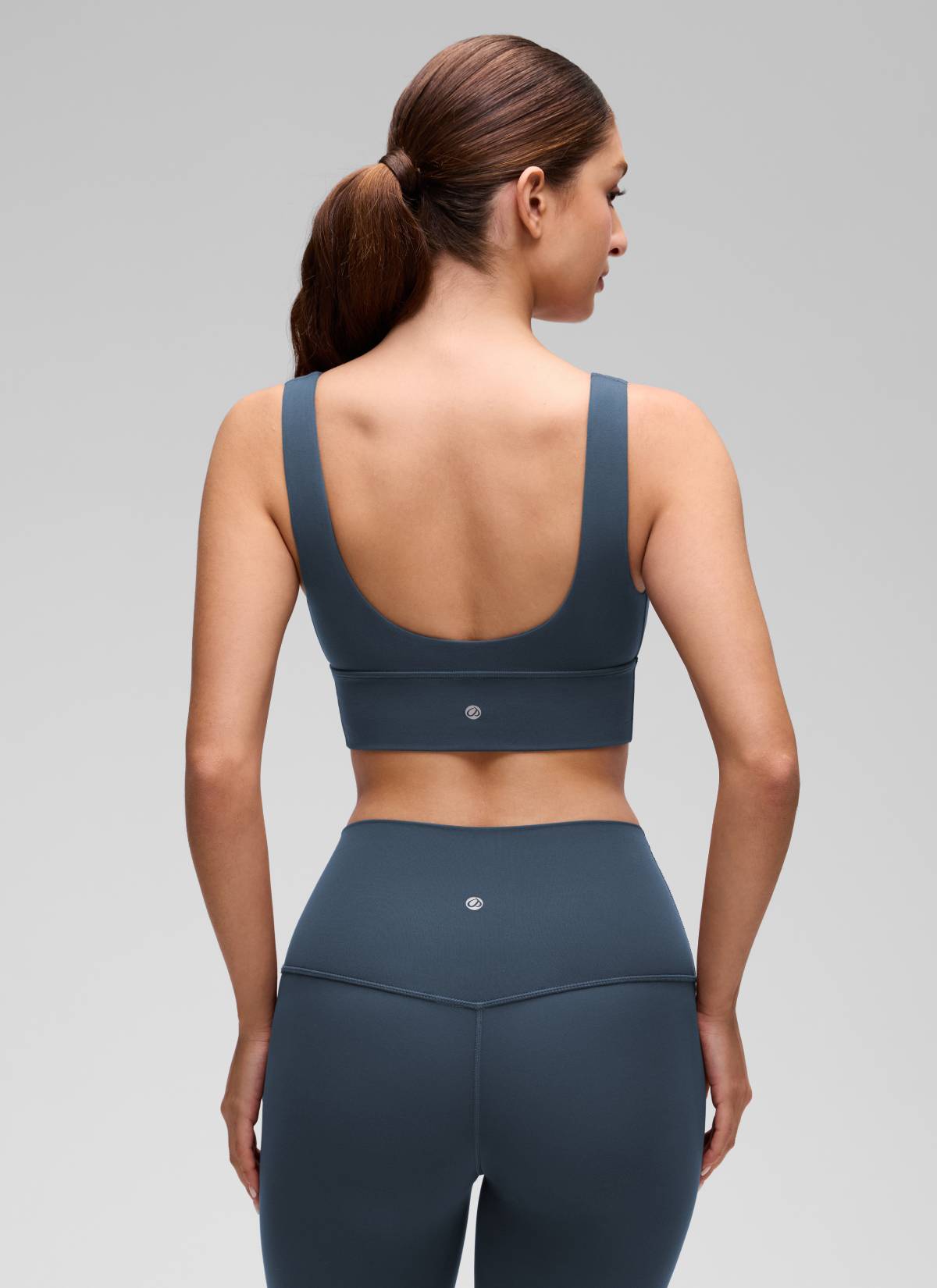 CRZ YOGA Butterluxe Sujetador Deportivo Largo con Cuello en V Profundo Stelindigo