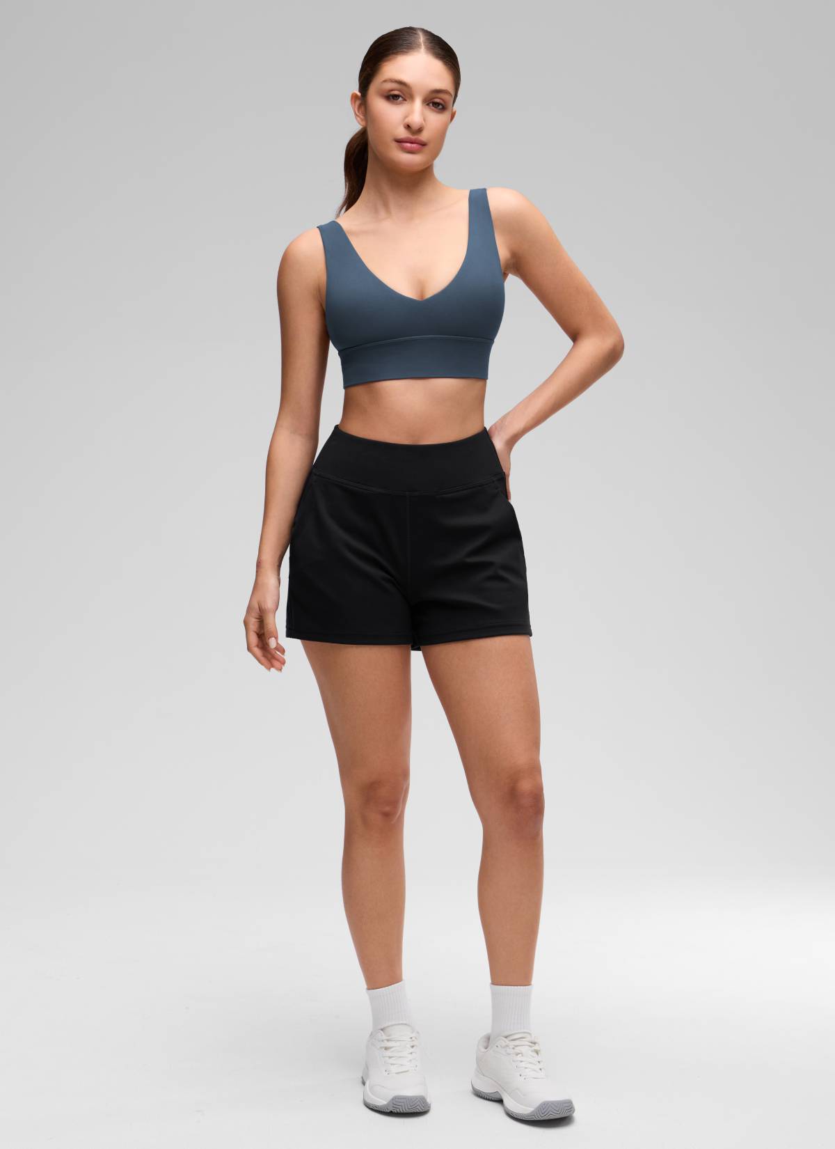 CRZ YOGA Butterluxe Sujetador Deportivo Largo con Cuello en V Profundo Stelindigo