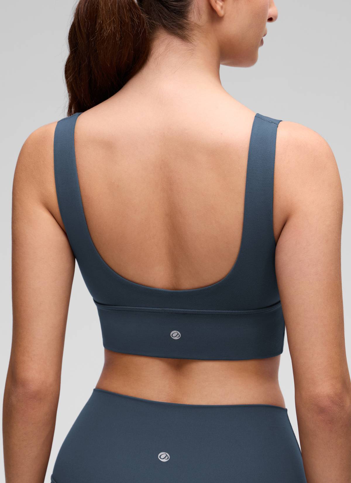 CRZ YOGA Butterluxe Sujetador Deportivo Largo con Cuello en V Profundo Stelindigo