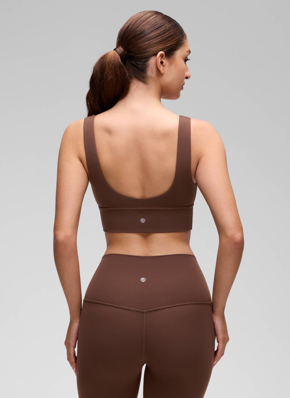 CRZ YOGA Butterluxe Sujetador Deportivo Largo con Cuello en V Profundo Café Morena