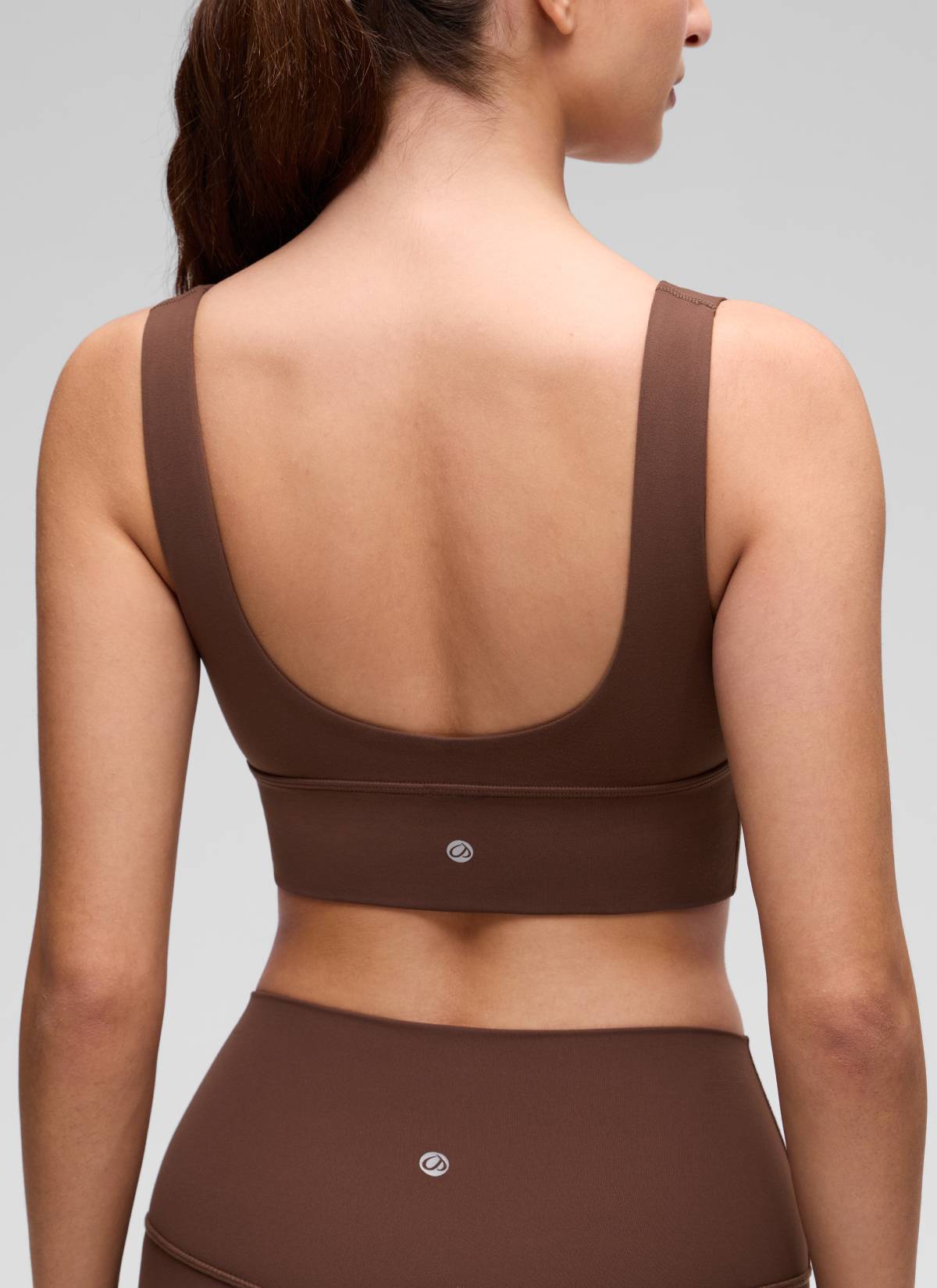 CRZ YOGA Butterluxe Sujetador Deportivo Largo con Cuello en V Profundo Café Morena