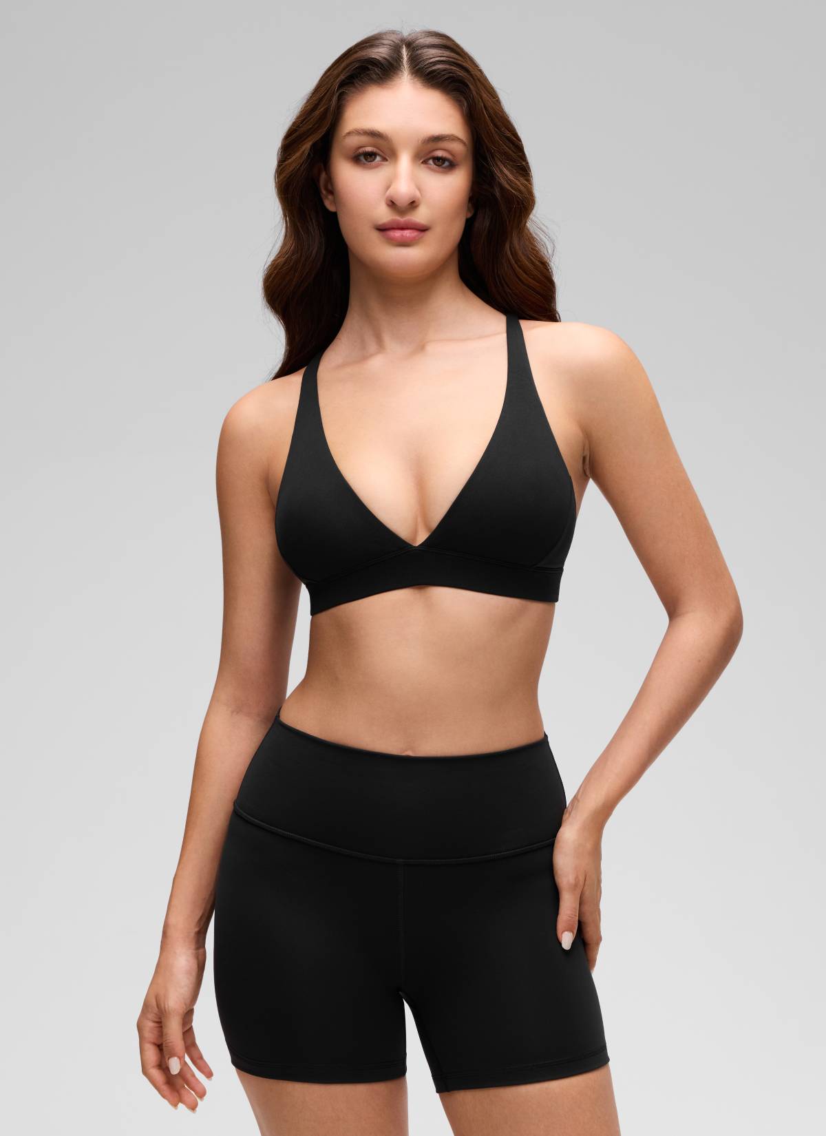 CRZ YOGA Sujetador Criss Cross con Tirantes Finos y Cuello en V Profundo Negro