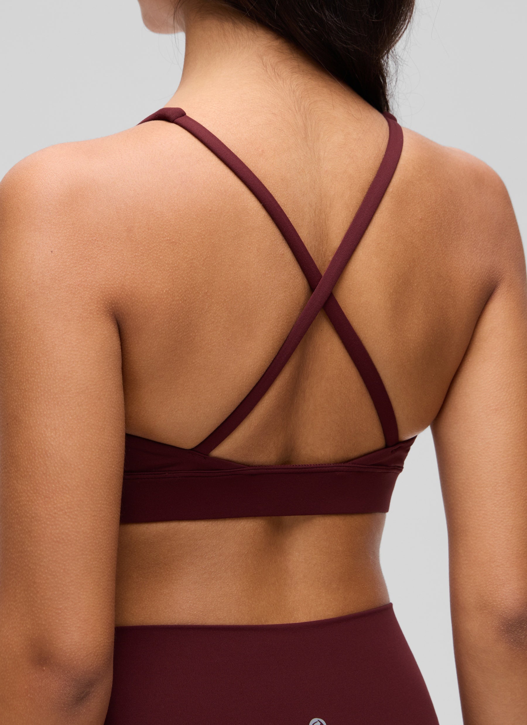 CRZ YOGA Sujetador Criss Cross con Tirantes Finos y Cuello en V Profundo Merlot Rojo