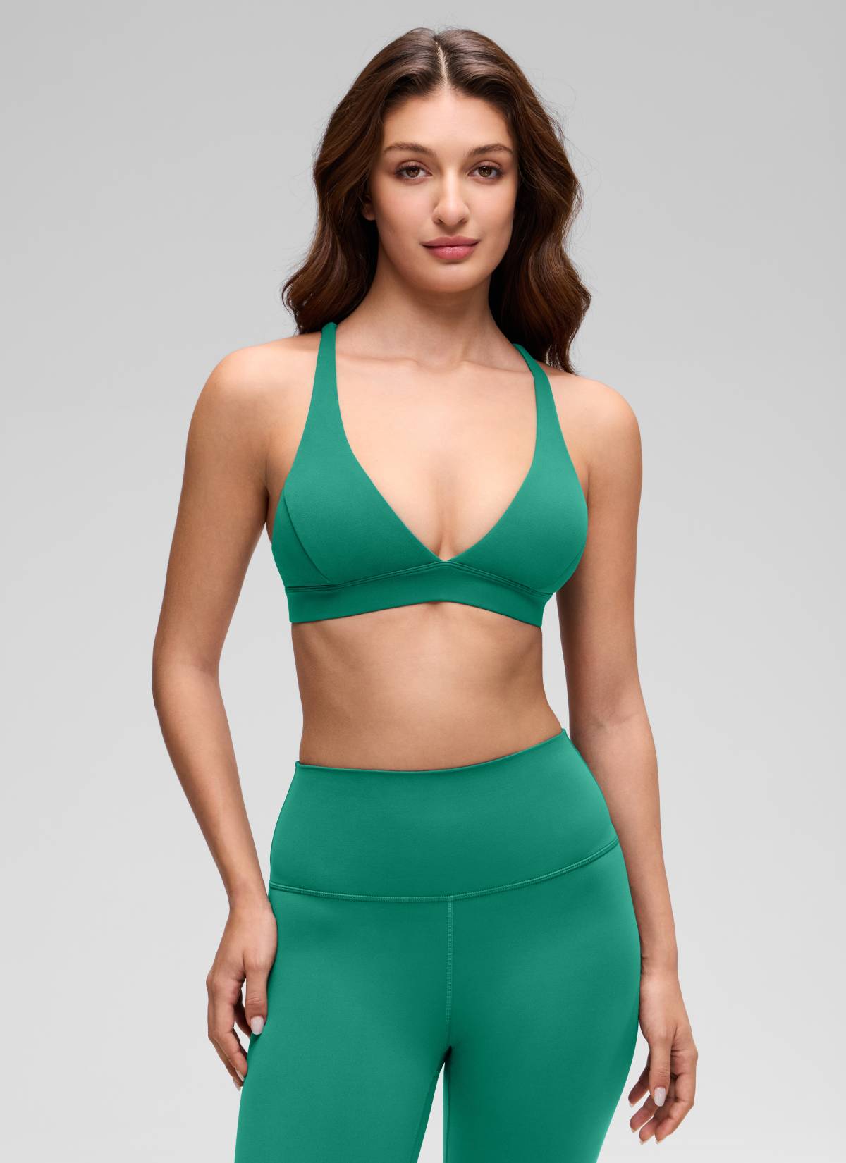 CRZ YOGA Sujetador Criss Cross con Tirantes Finos y Cuello en V Profundo Verde Cascadia