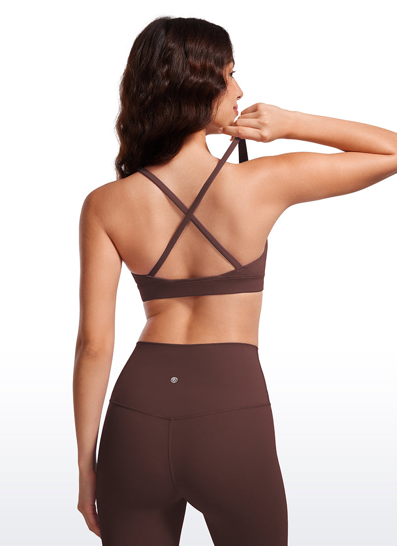 CRZ YOGA Sujetador Criss Cross con Tirantes Finos y Cuello en V Profundo Gris pardo