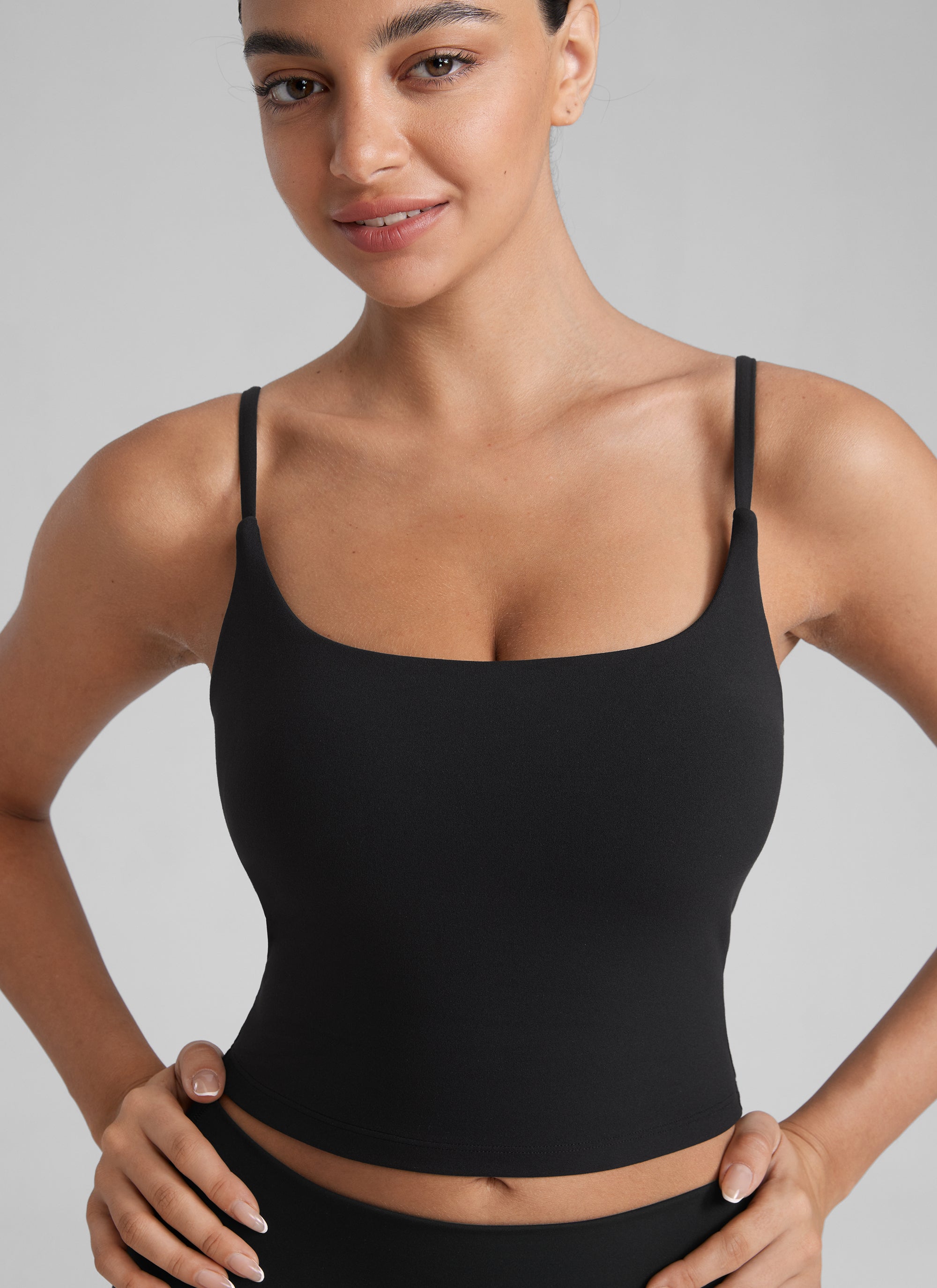 CRZ YOGA Butterlift Sujetador Deportivo con Escote Redondo y U Espalda para Mujer Negro @model_info:Anano