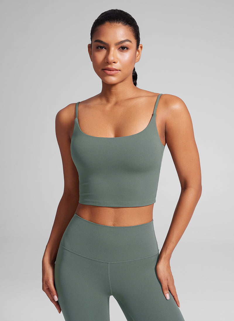 CRZ YOGA Butterlift Sujetador Deportivo con Escote Redondo y U Espalda para Mujer Salvia gris @model_info:Amanda