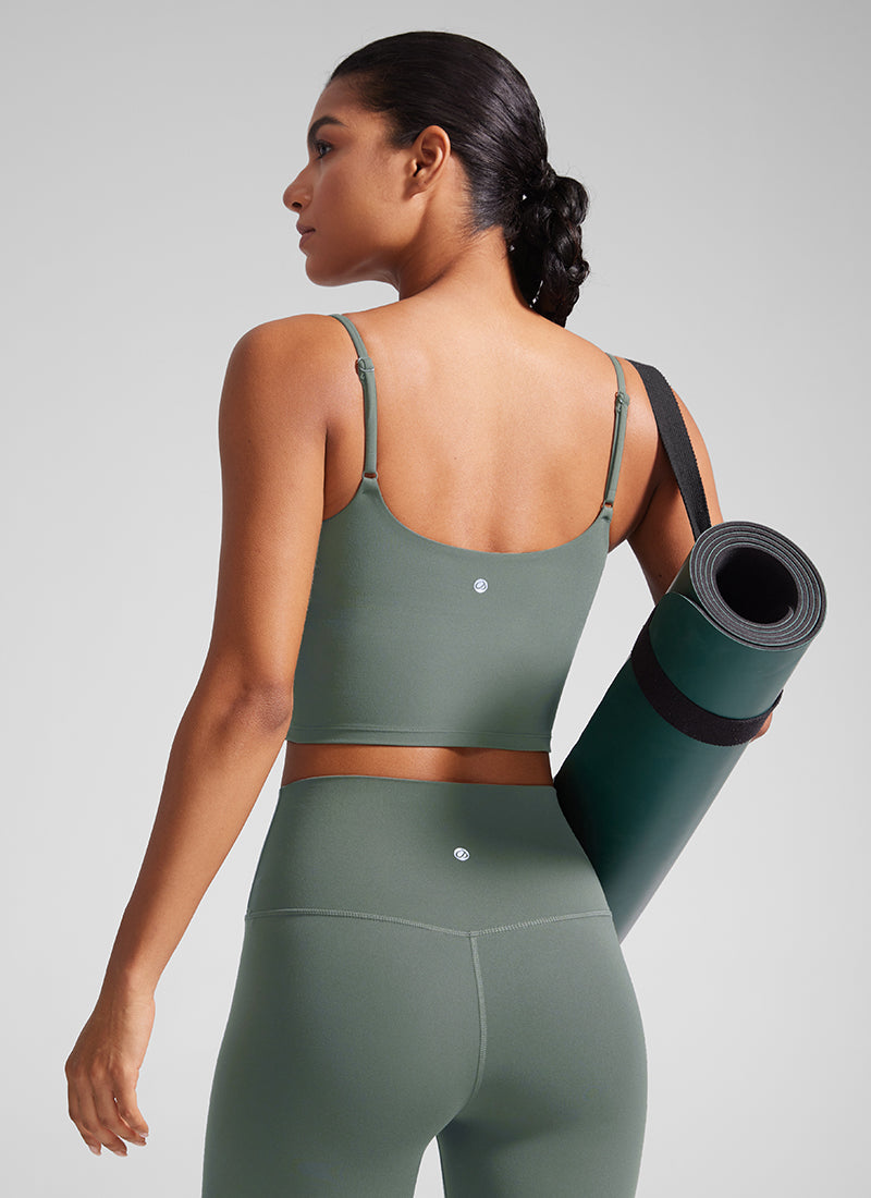 CRZ YOGA Butterlift Sujetador Deportivo con Escote Redondo y U Espalda para Mujer Salvia gris @model_info:Amanda