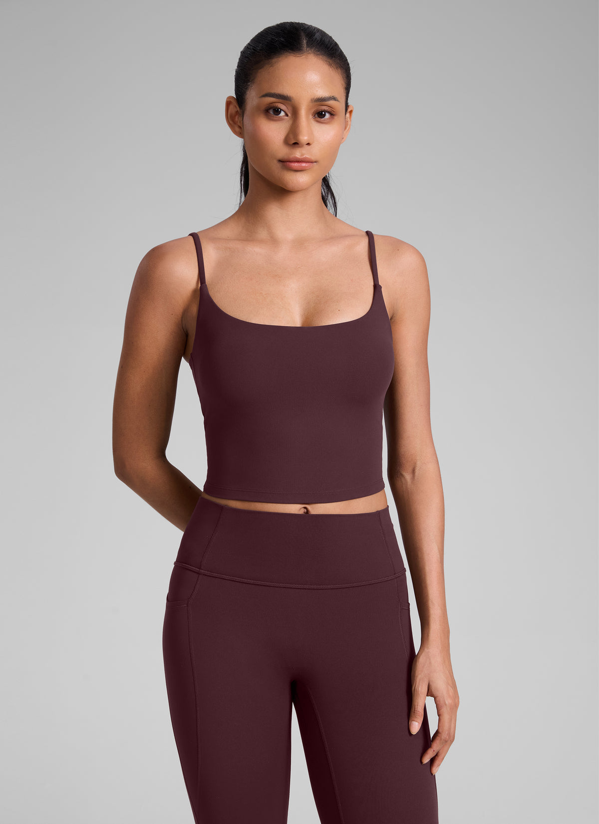 CRZ YOGA Butterlift Sujetador Deportivo con Escote Redondo y U Espalda para Mujer Ciruela madura @model_info:Angelly