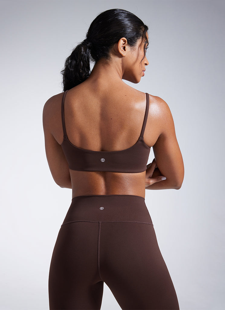 CRZ YOGA Butterbreeze Sujetador Deportivo con Tirantes Finos y Escote Redondo para Mujer Marrón Fudge Caliente