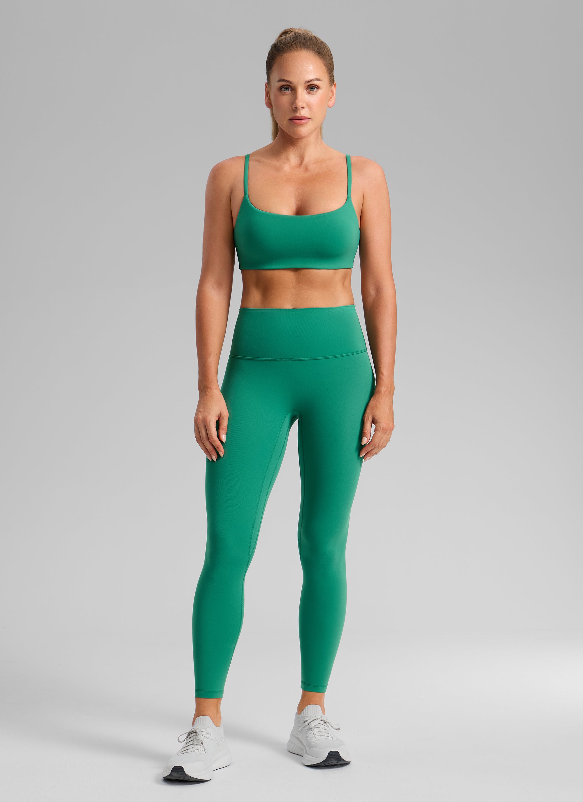 CRZ YOGA Butterbreeze Sujetador Deportivo con Tirantes Finos y Escote Redondo para Mujer Verde Cascadia