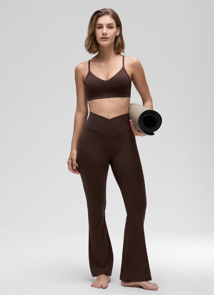 CRZ YOGA Butterluxe Sujetador con Cuello en V y Tirantes Espagueti para Mujer Marrón Fudge Caliente