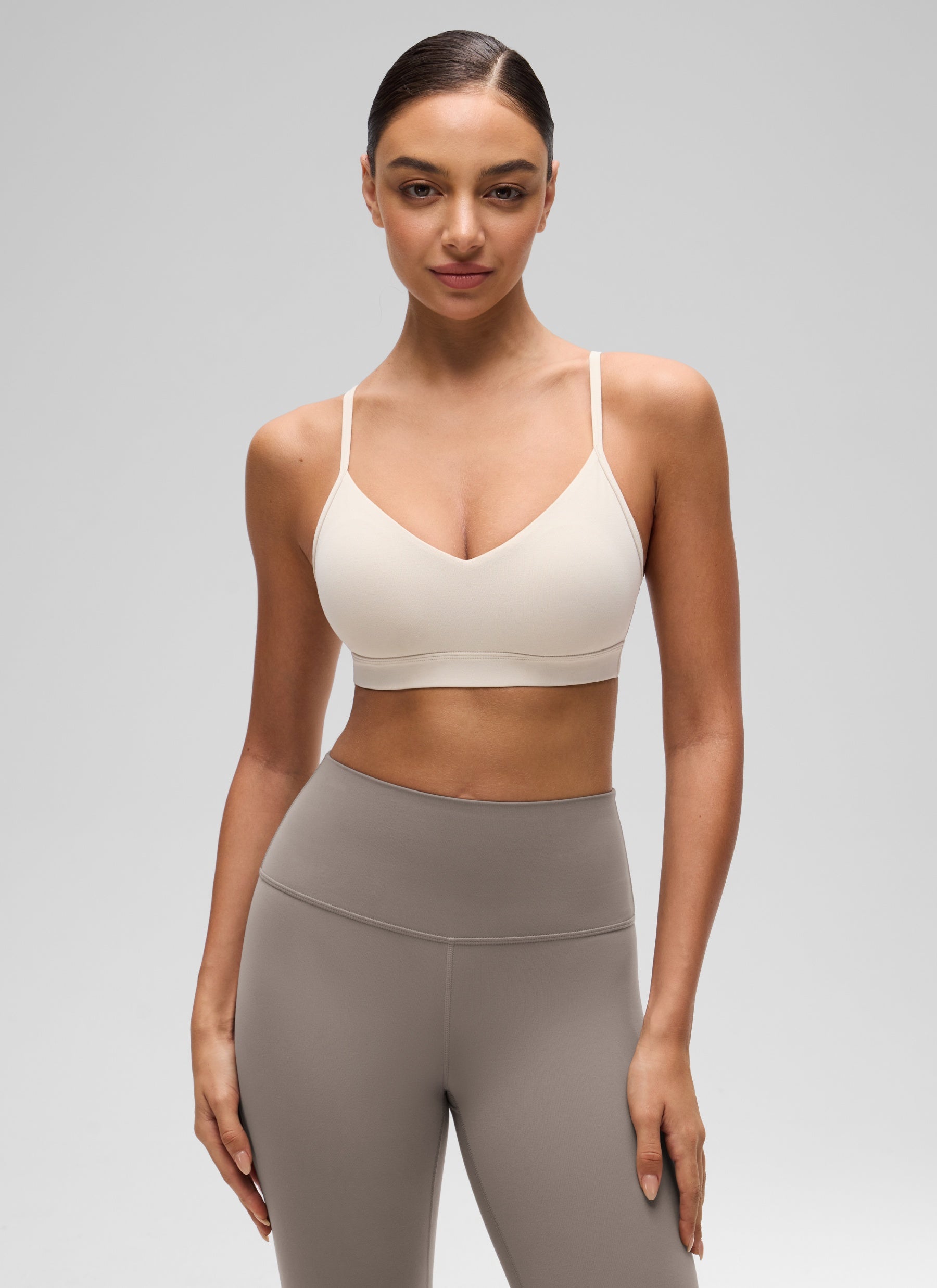 CRZ YOGA Butterluxe Sujetador con Cuello en V y Tirantes Espagueti para Mujer Bronceado Mojave