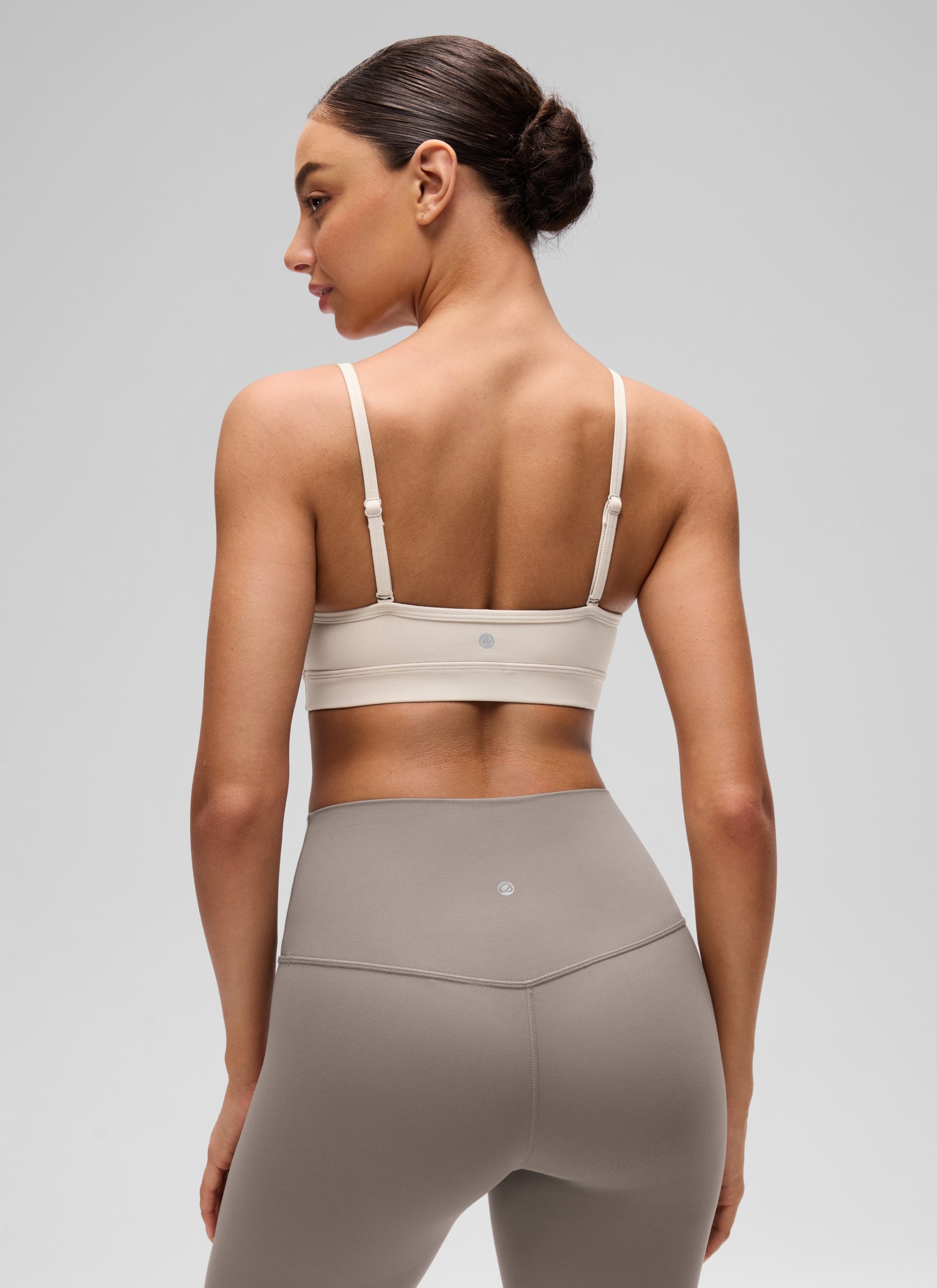 CRZ YOGA Butterluxe Sujetador con Cuello en V y Tirantes Espagueti para Mujer Bronceado Mojave