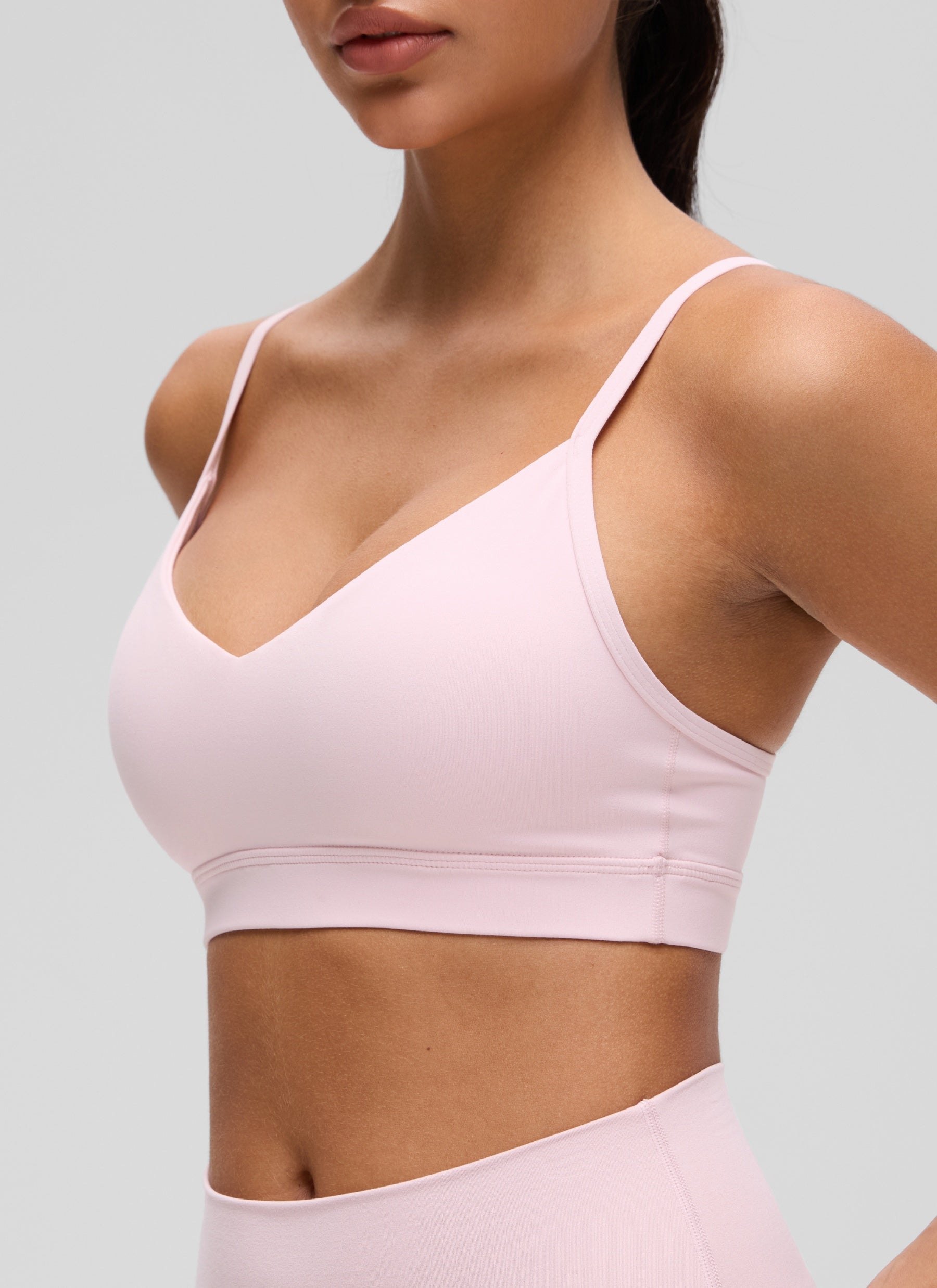 CRZ YOGA Butterluxe Sujetador con Cuello en V y Tirantes Espagueti para Mujer Rosa Fresa