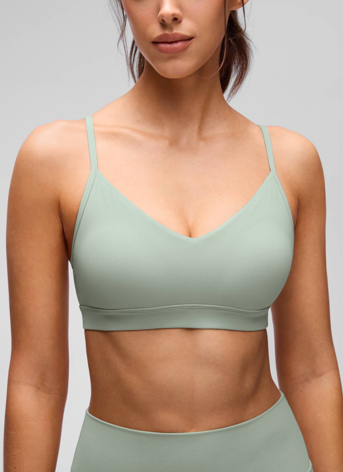 CRZ YOGA Butterluxe Sujetador con Cuello en V y Tirantes Espagueti para Mujer Tribunal de Green Palm