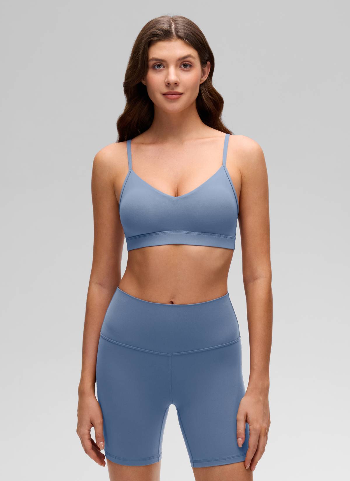 CRZ YOGA Butterluxe Sujetador con Cuello en V y Tirantes Espagueti para Mujer Denim lavado