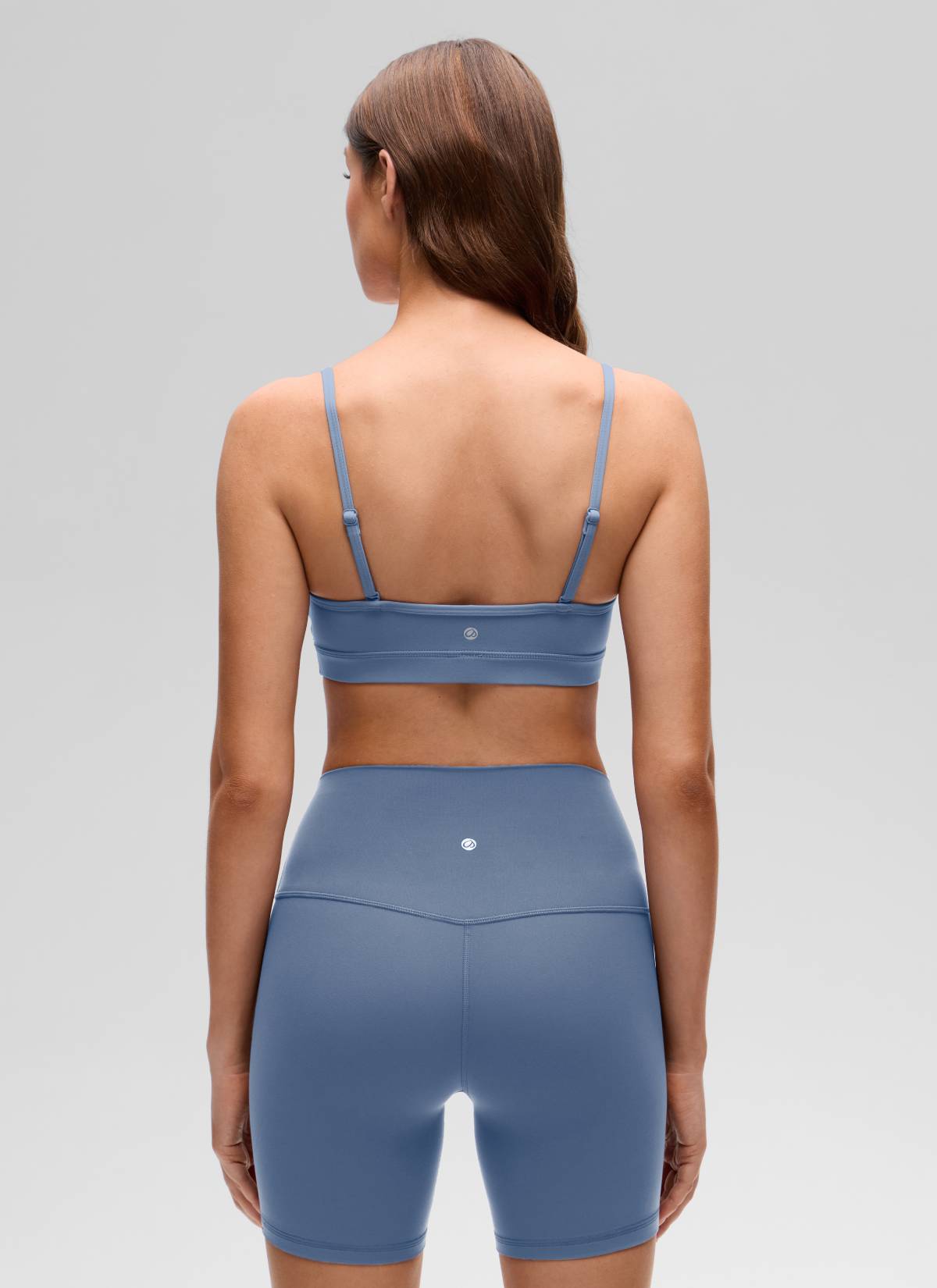 CRZ YOGA Butterluxe Sujetador con Cuello en V y Tirantes Espagueti para Mujer Denim lavado