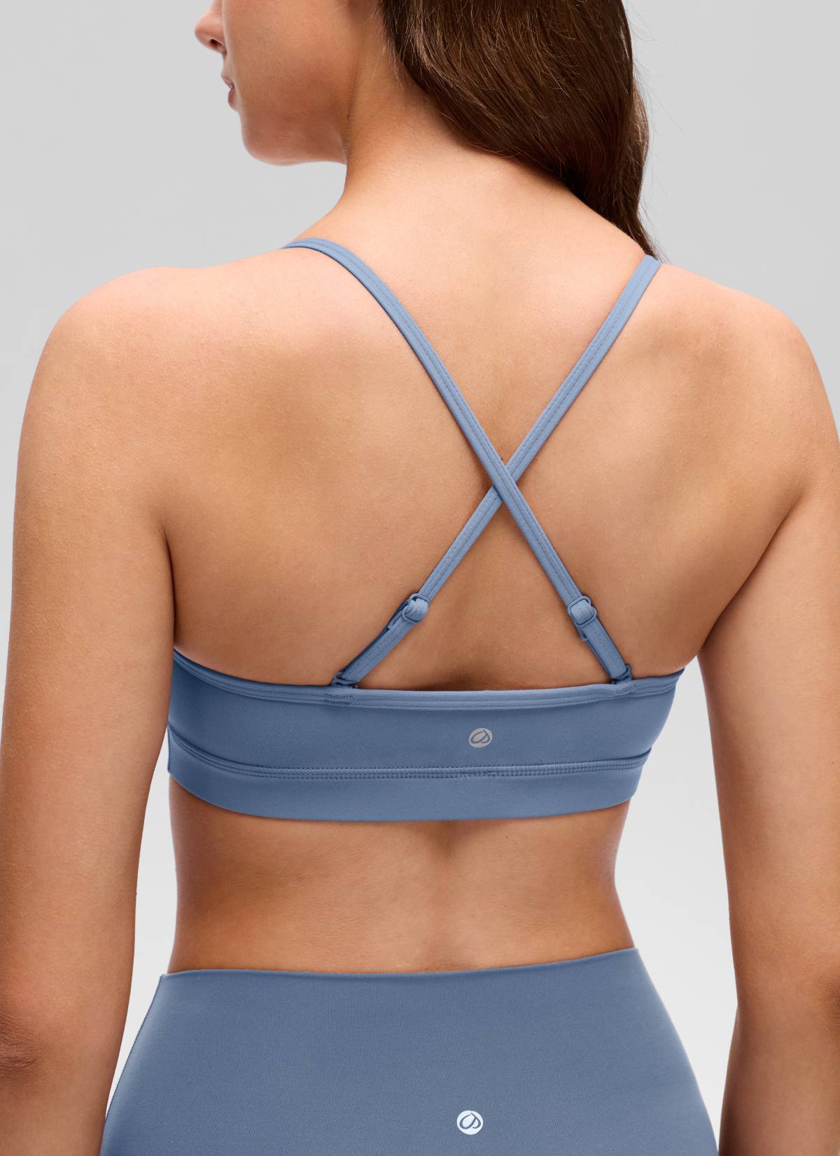 CRZ YOGA Butterluxe Sujetador con Cuello en V y Tirantes Espagueti para Mujer Denim lavado