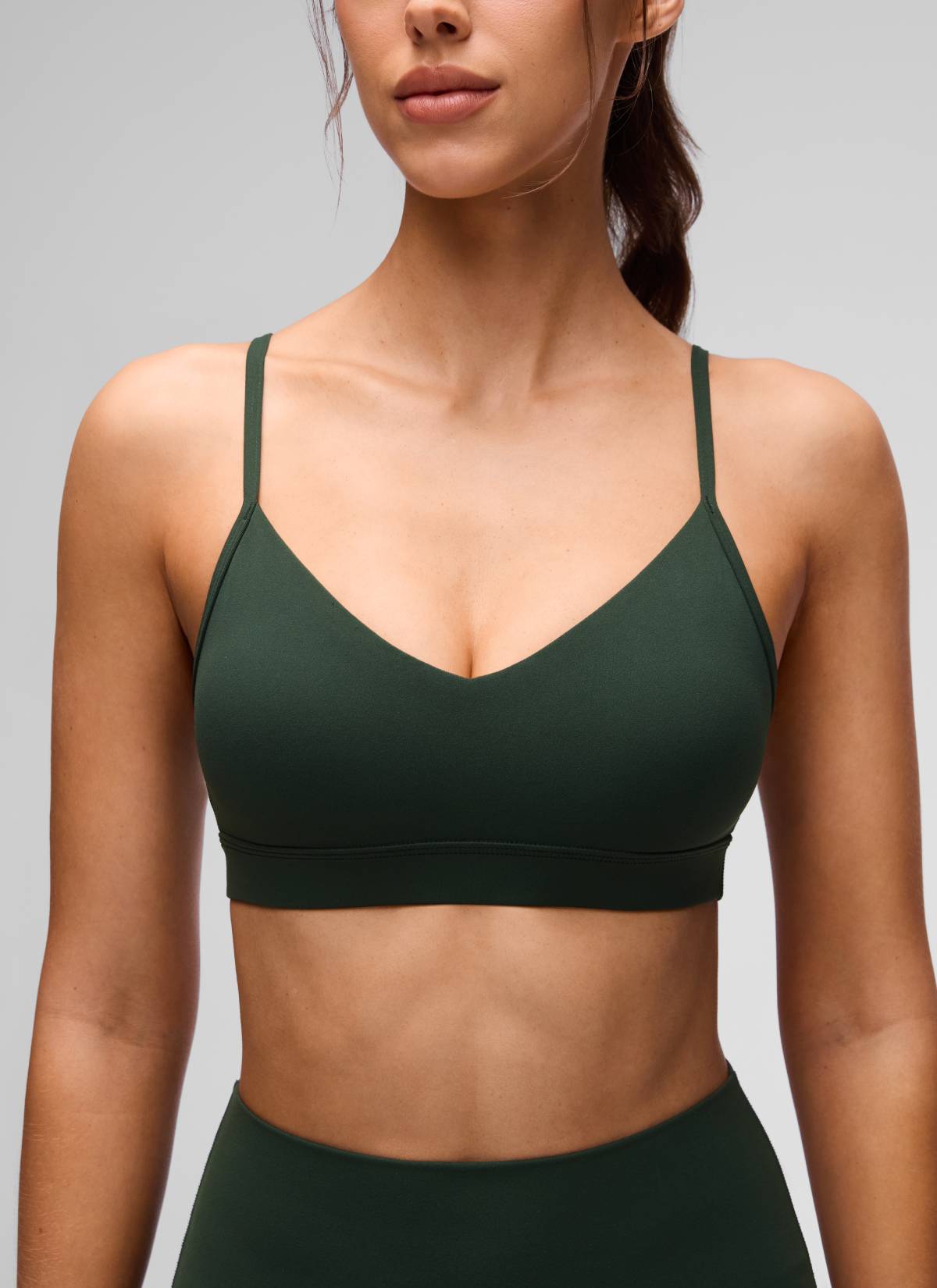 CRZ YOGA Butterluxe Sujetador con Cuello en V y Tirantes Espagueti para Mujer Leyenda Verde