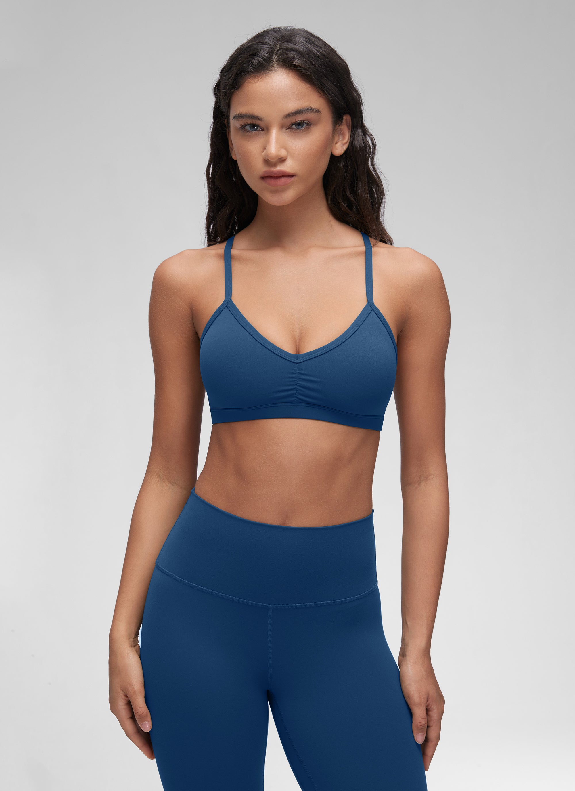 CRZ YOGA Sujetador Deportivo con Acolchado y Ruched en V para Mujer MARFIL FRANCÉS