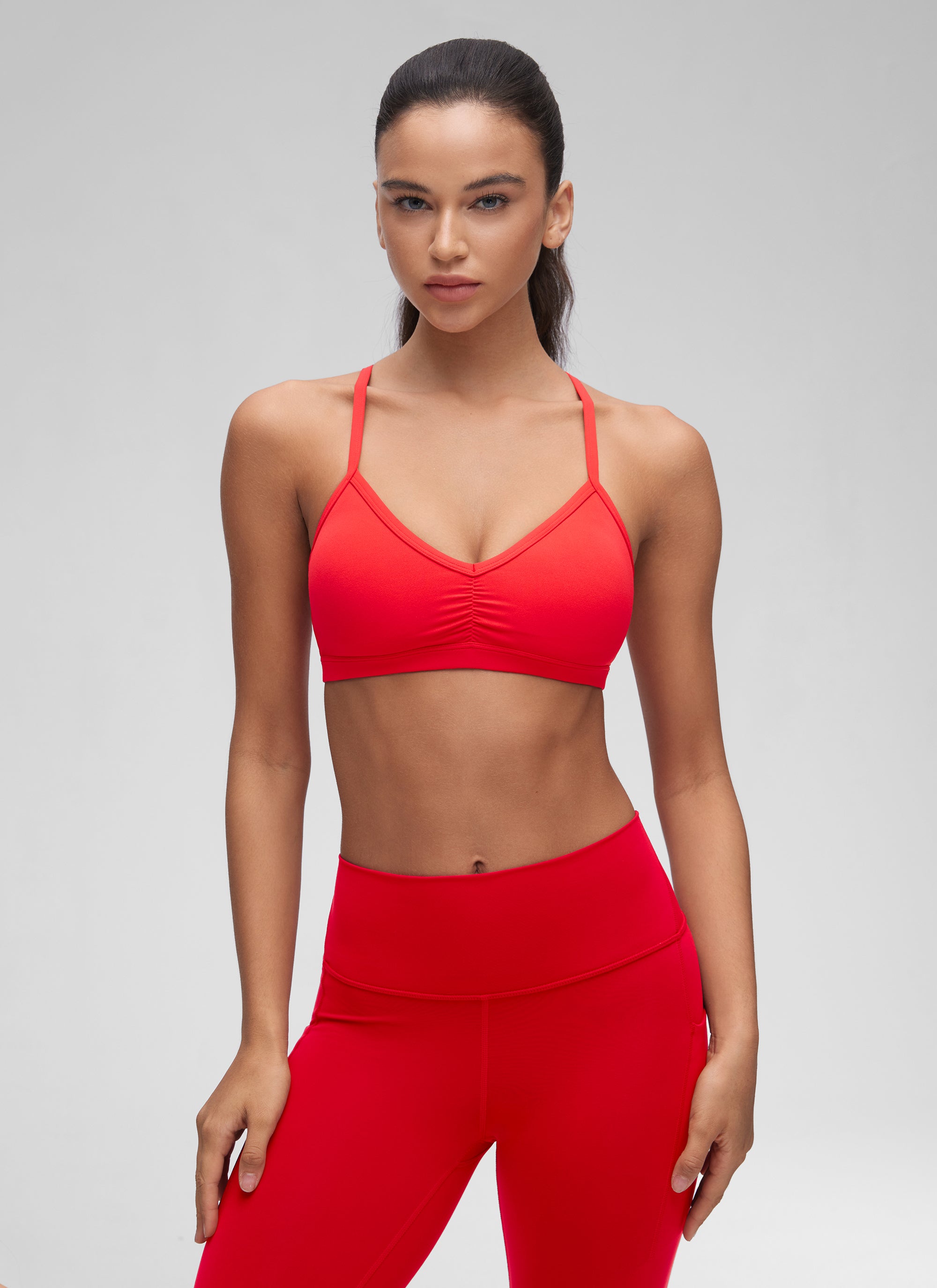 CRZ YOGA Sujetador Deportivo con Acolchado y Ruched en V para Mujer Rojo Profundo