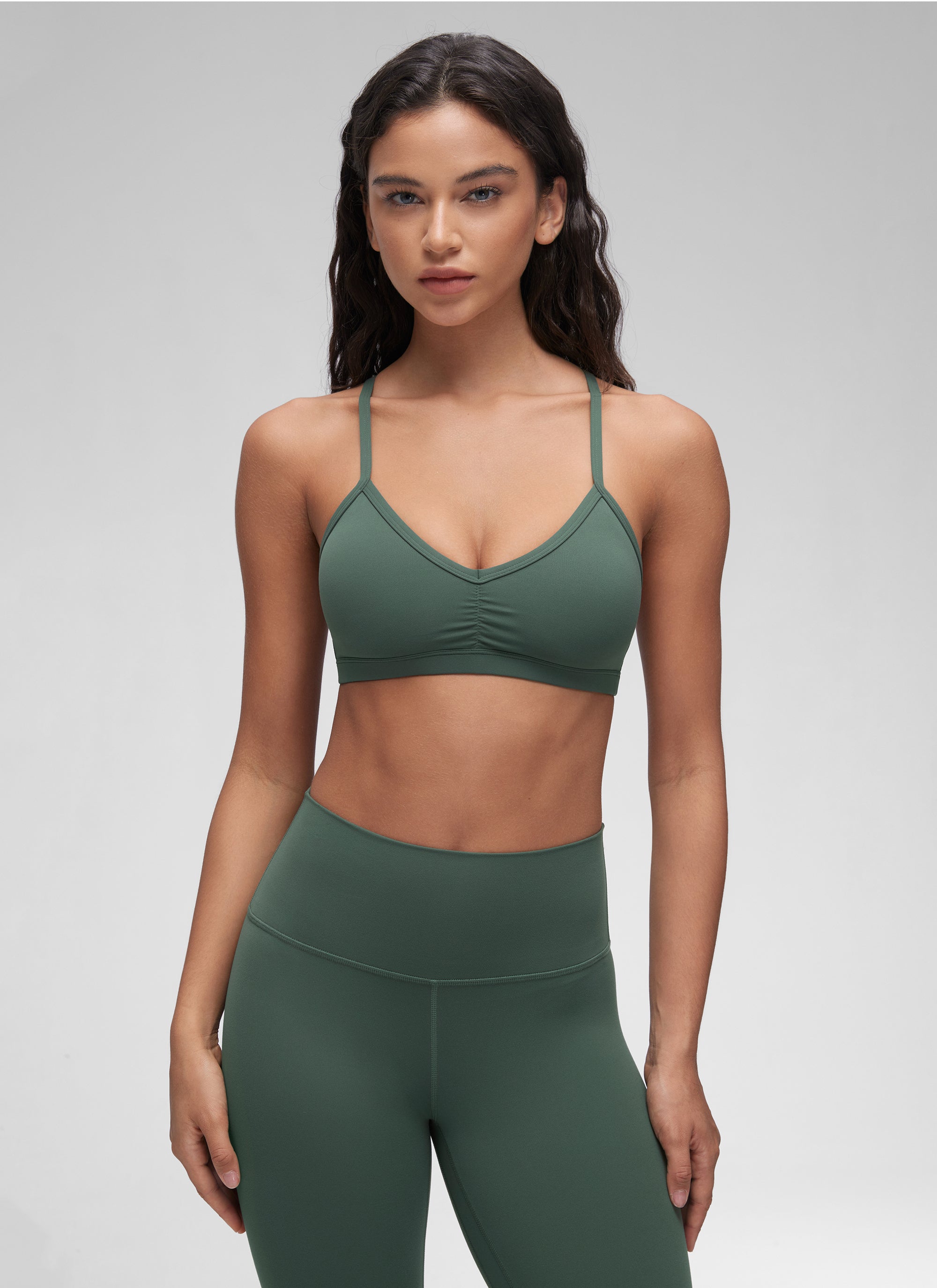 CRZ YOGA Sujetador Deportivo con Acolchado y Ruched en V para Mujer Verde Bosque Oscuro