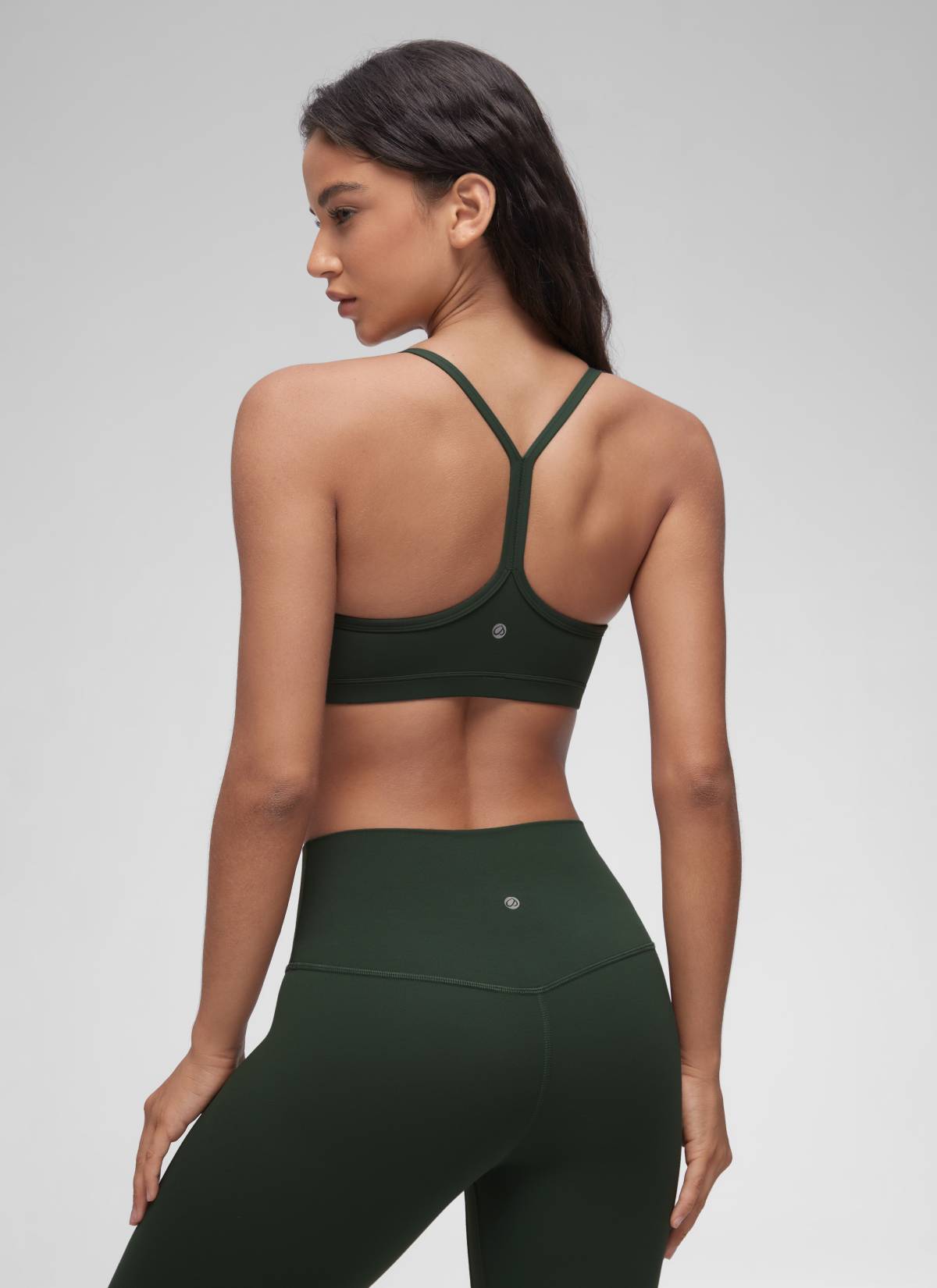 CRZ YOGA Sujetador Deportivo con Acolchado y Ruched en V para Mujer Leyenda Verde