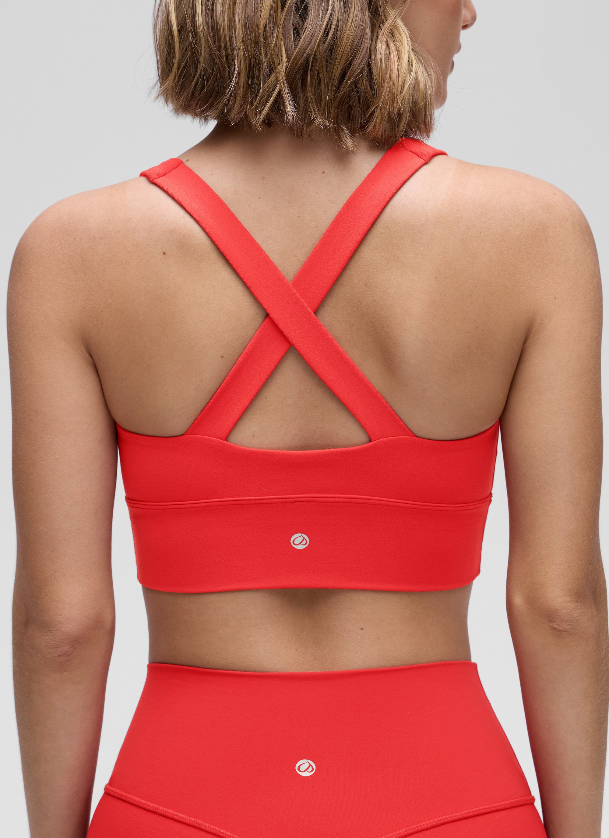 CRZ YOGA Mujer Sujetador Butterluxe Soporte Ligero con Detalle en V Rojo Profundo