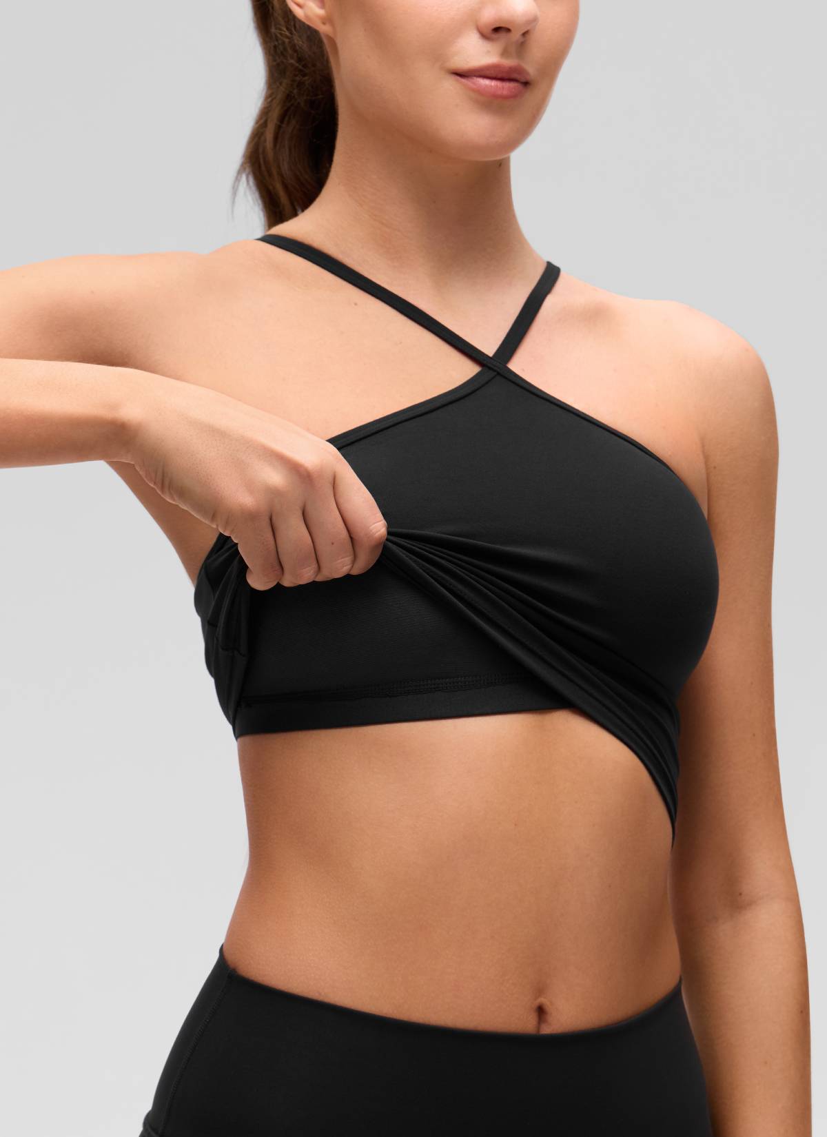 CRZ YOGA Women's Butterluxe Sujetador Incorporado de Halter Cruzado Negro