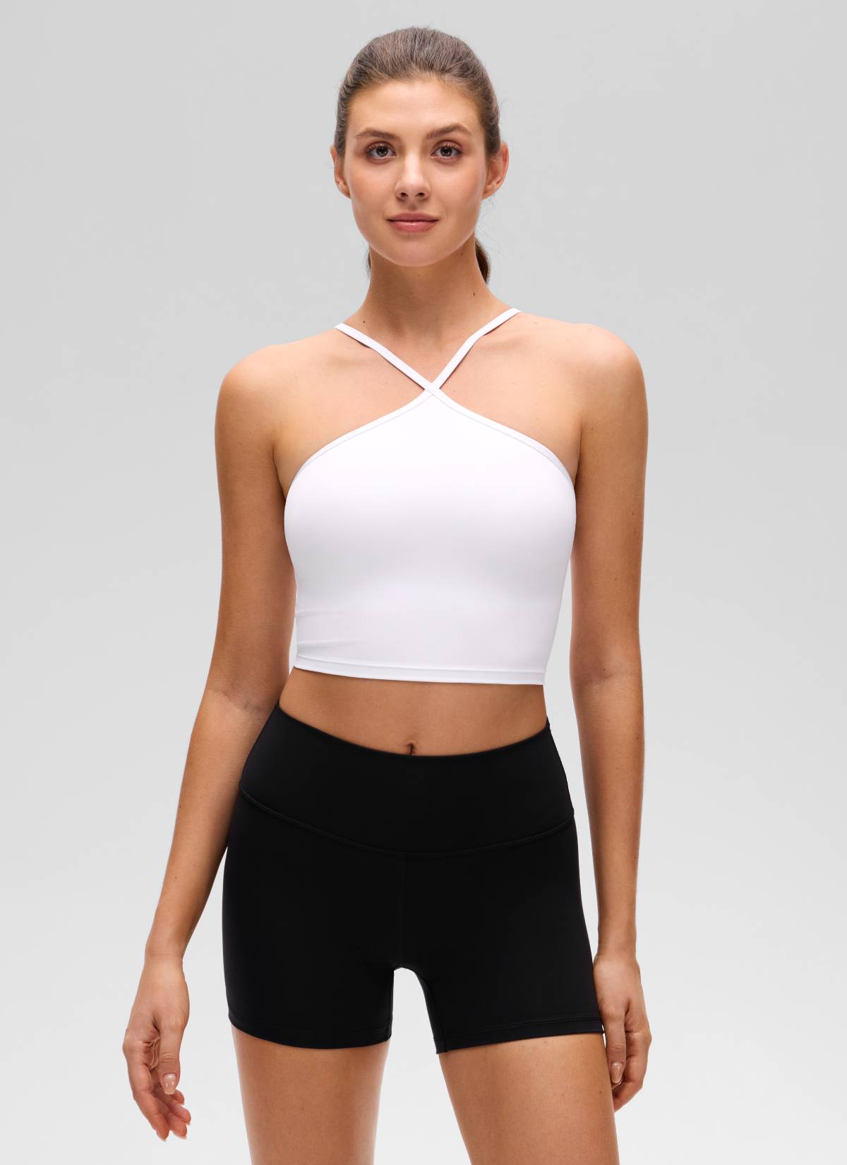 CRZ YOGA Women's Butterluxe Sujetador Incorporado de Halter Cruzado blanco